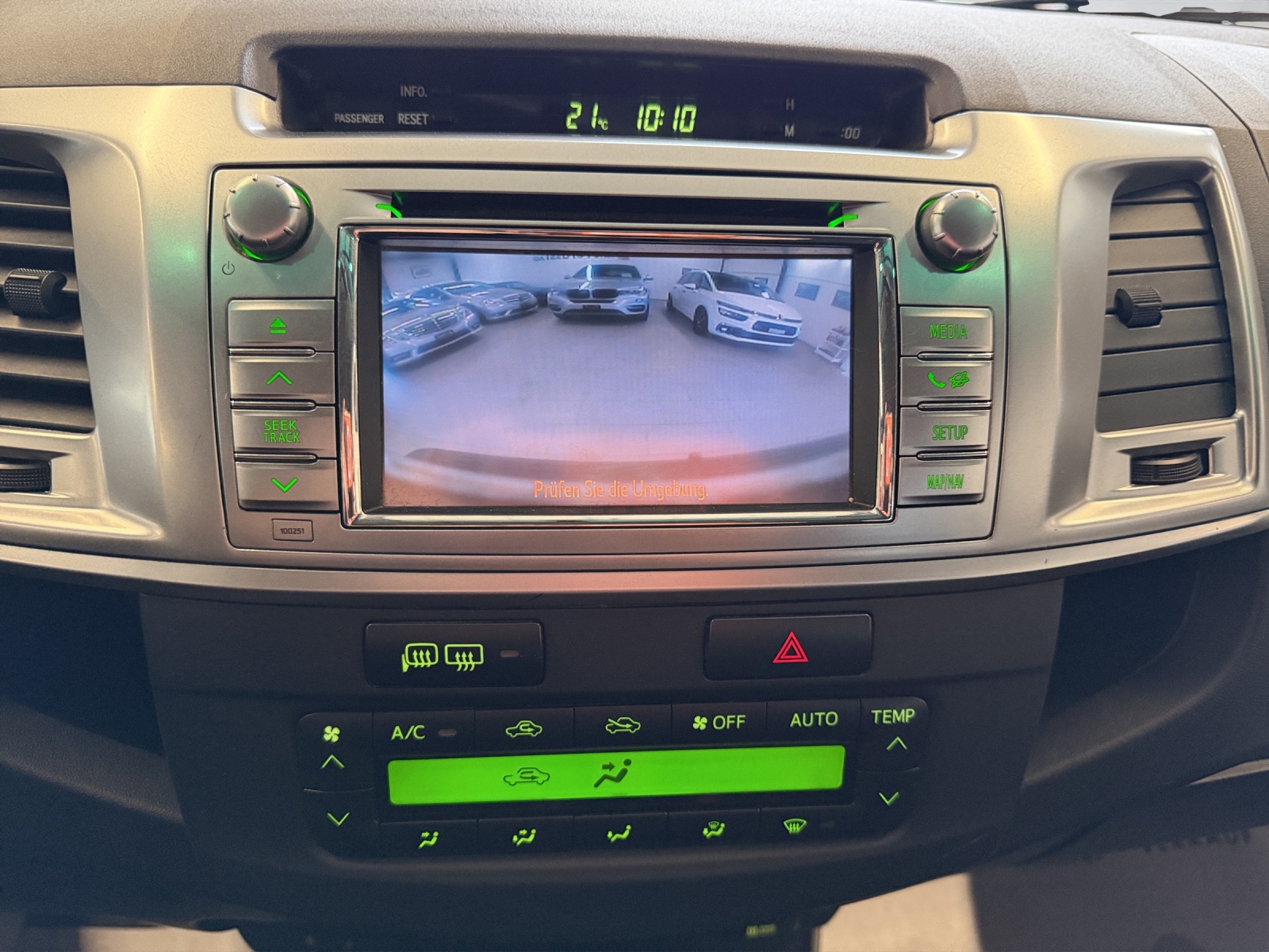 TOYOTA Hilux 3.0 DoubleCab LineaSol-image-21