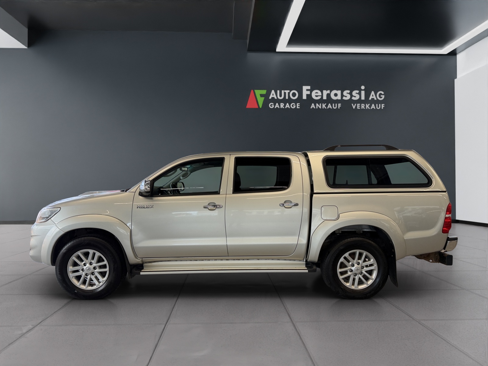 TOYOTA Hilux 3.0 DoubleCab LineaSol-showroom-element-1