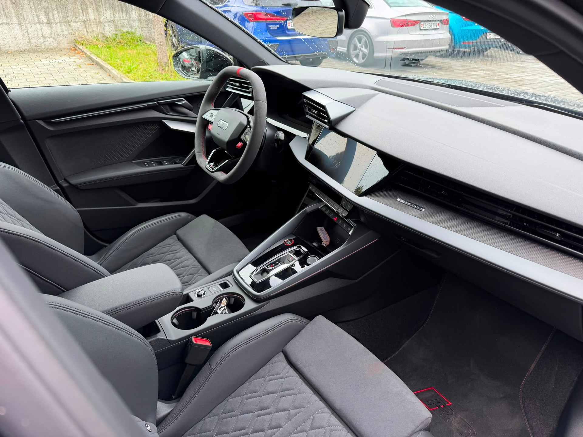 AUDI RS3 Sportback 2.5 TSI quattro S-tronic-image-4