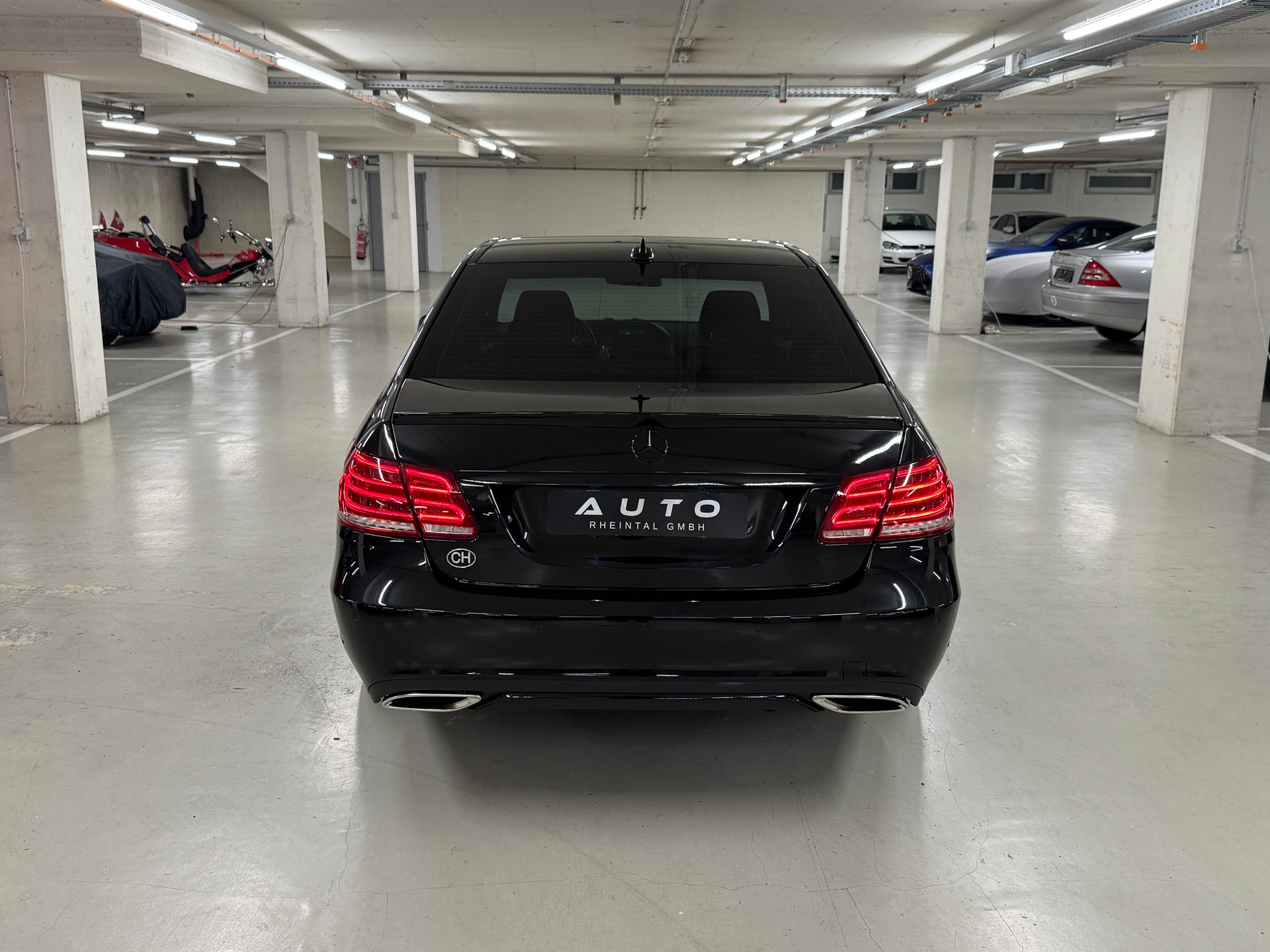 MERCEDES-BENZ E 200 CGI BlueEfficiency 7G-Tronic *Alles eingetragen* I Ab MFK 11.25 I Frisch ab Service I 8-fach I Sehr gepflegt I TOP Angebot-showroom-element-3