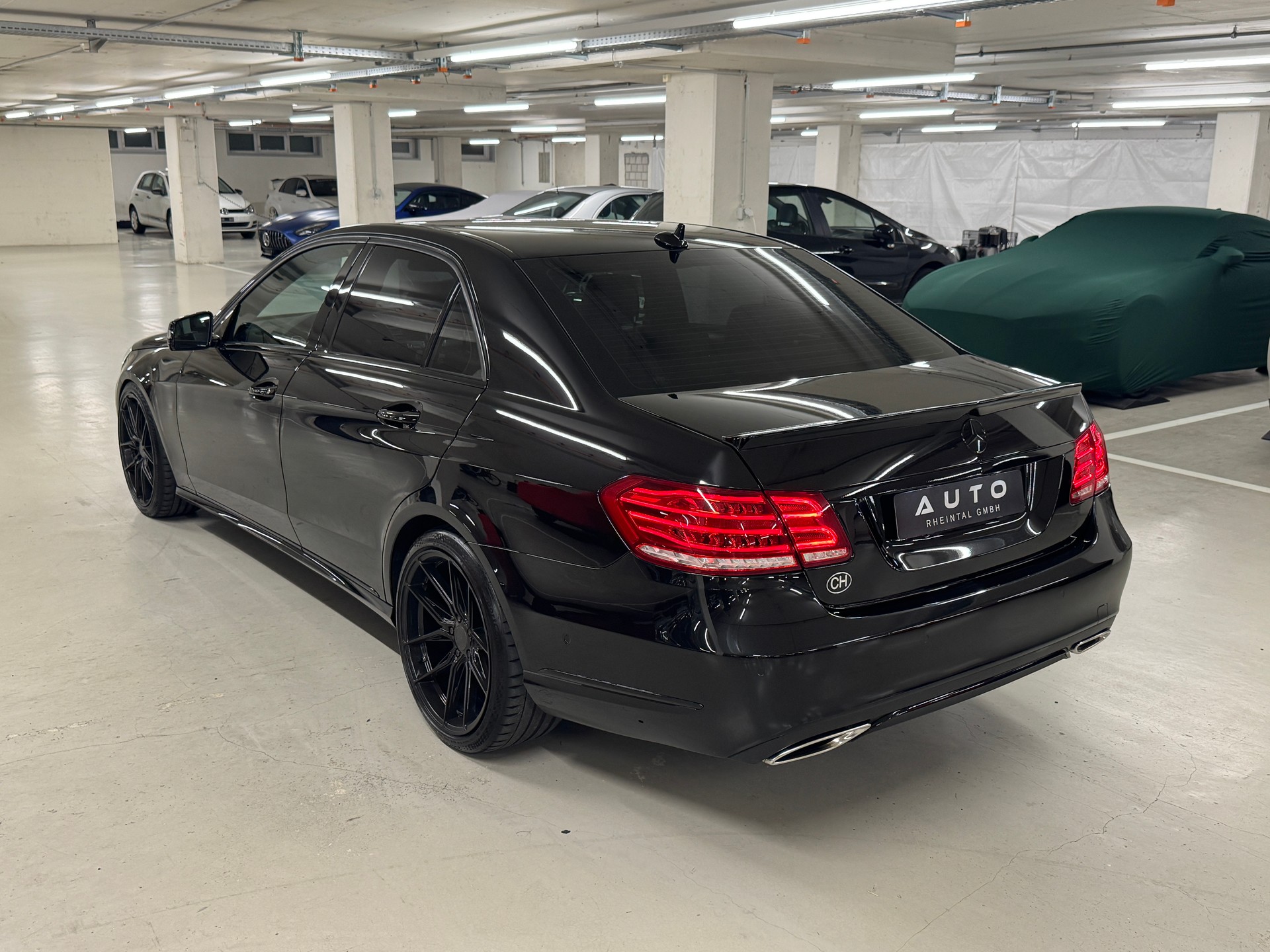 MERCEDES-BENZ E 200 CGI BlueEfficiency 7G-Tronic *Alles eingetragen* I Ab MFK 11.25 I Frisch ab Service I 8-fach I Sehr gepflegt I TOP Angebot-showroom-element-2