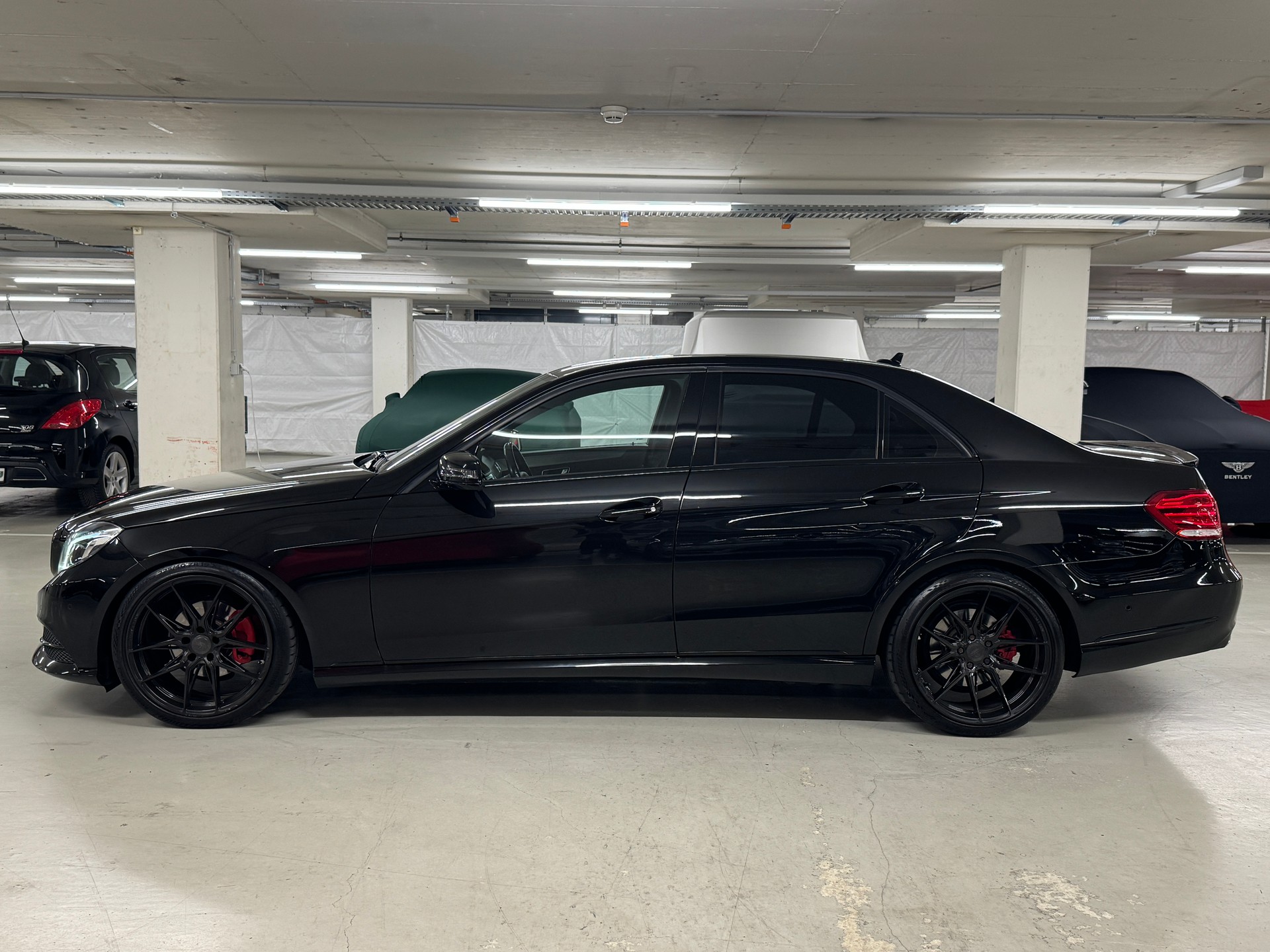 MERCEDES-BENZ E 200 CGI BlueEfficiency 7G-Tronic *Alles eingetragen* I Ab MFK 11.25 I Frisch ab Service I 8-fach I Sehr gepflegt I TOP Angebot-showroom-element-1