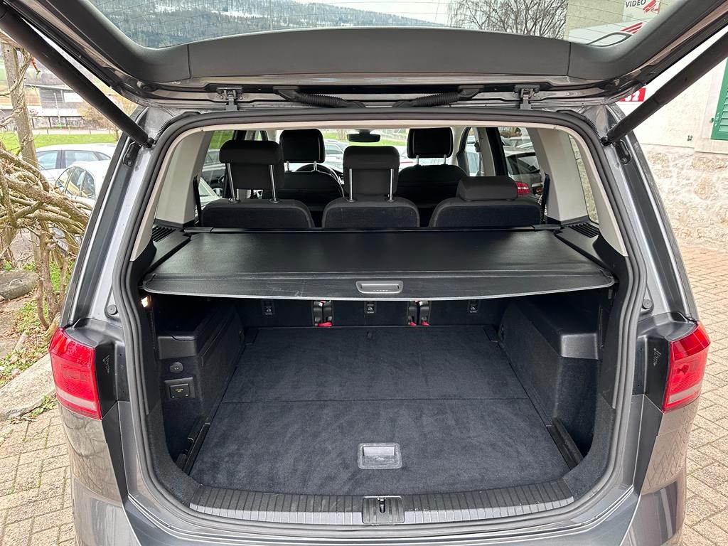 VW Touran 2.0 TDI BlueMotion Technology Highline DSG-image-12