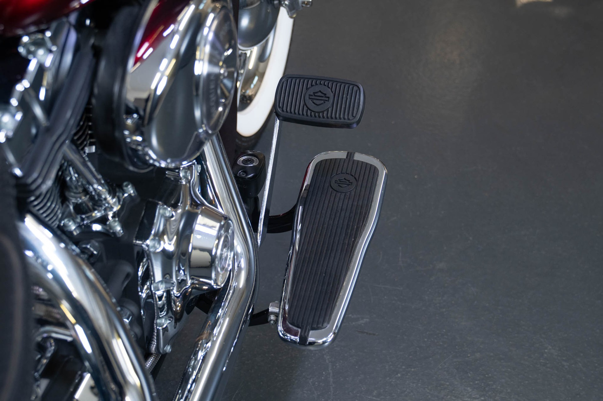 HARLEY-DAVIDSON FLSTNI Softail Deluxe-image-9