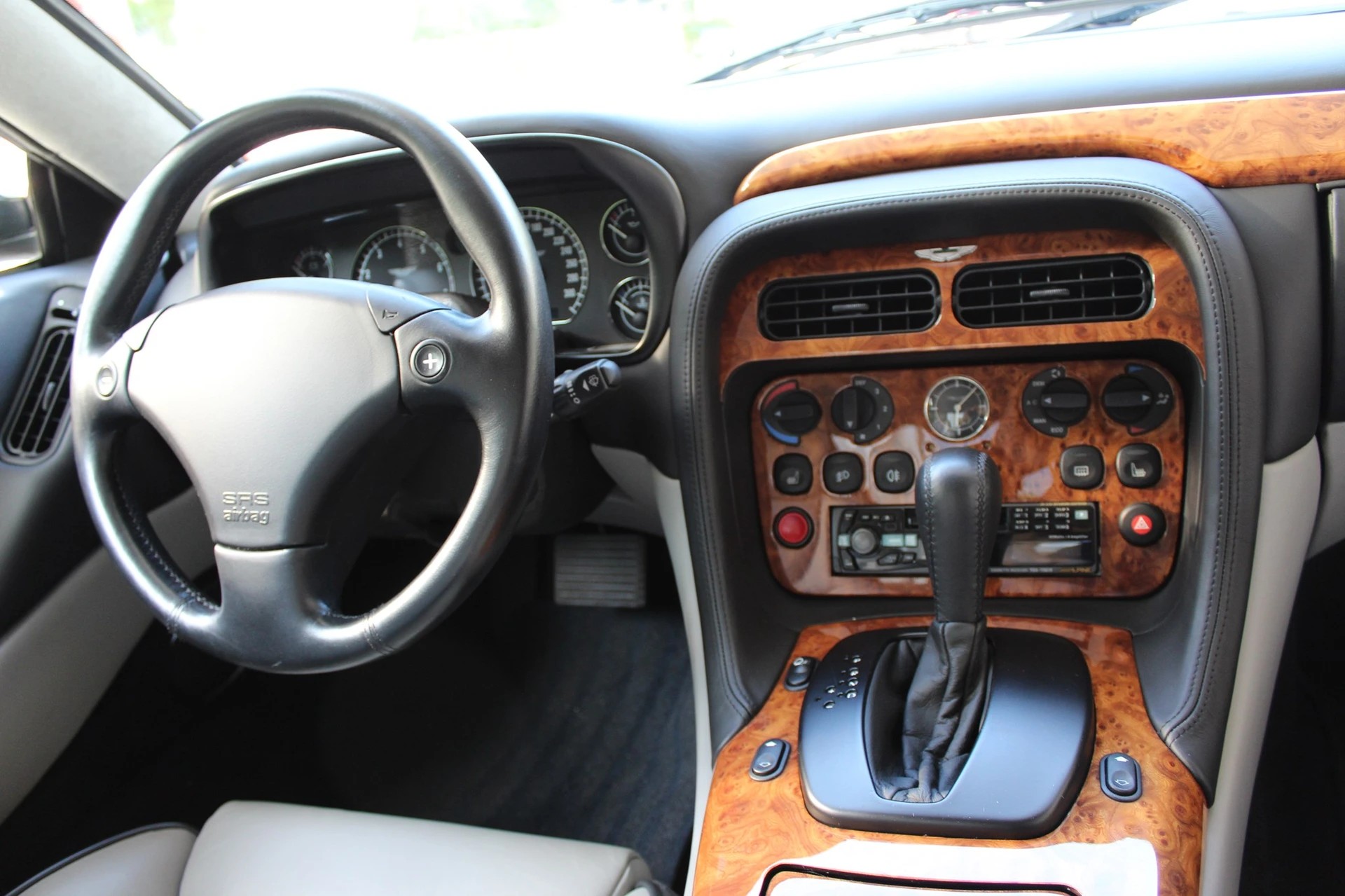 ASTON MARTIN DB7 Vantage-image-10