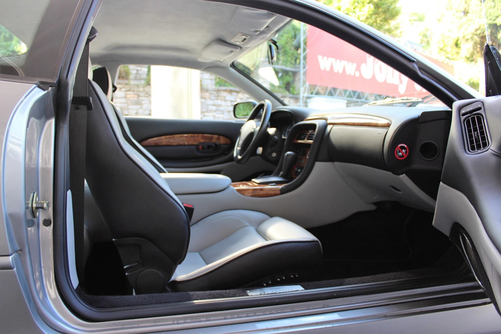 ASTON MARTIN DB7 Vantage-image-9