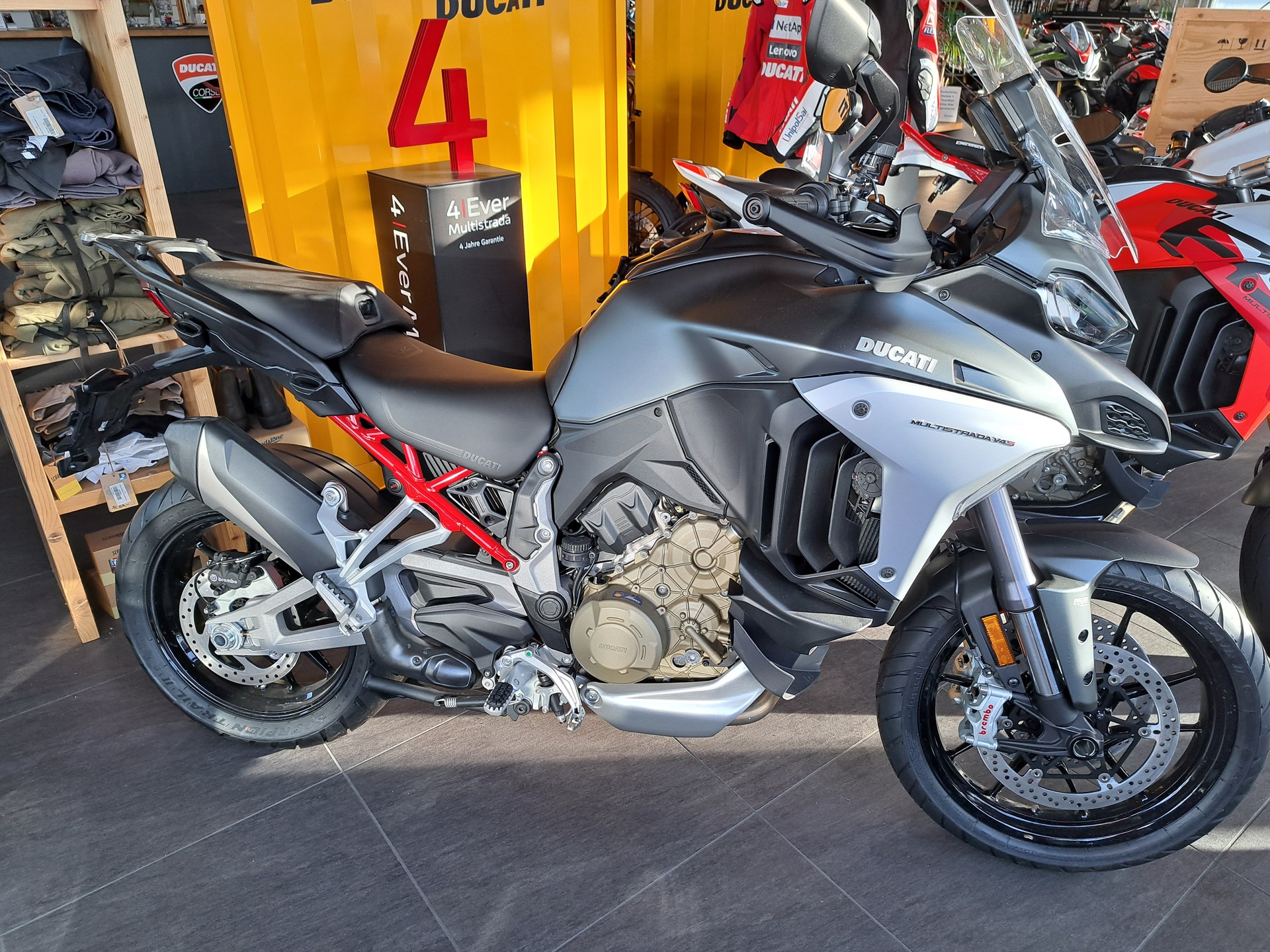 DUCATI Multistrada V4 S Travel & Radar-image-0