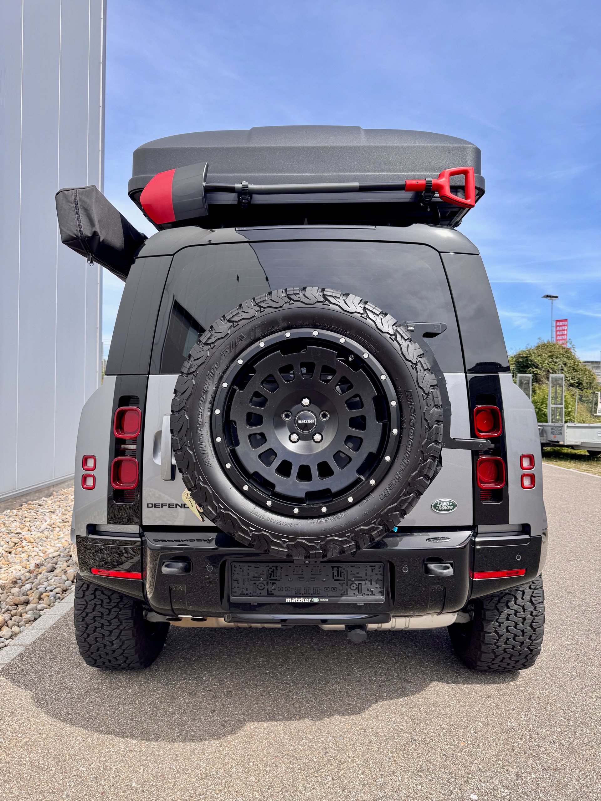 LAND ROVER DEFENDER