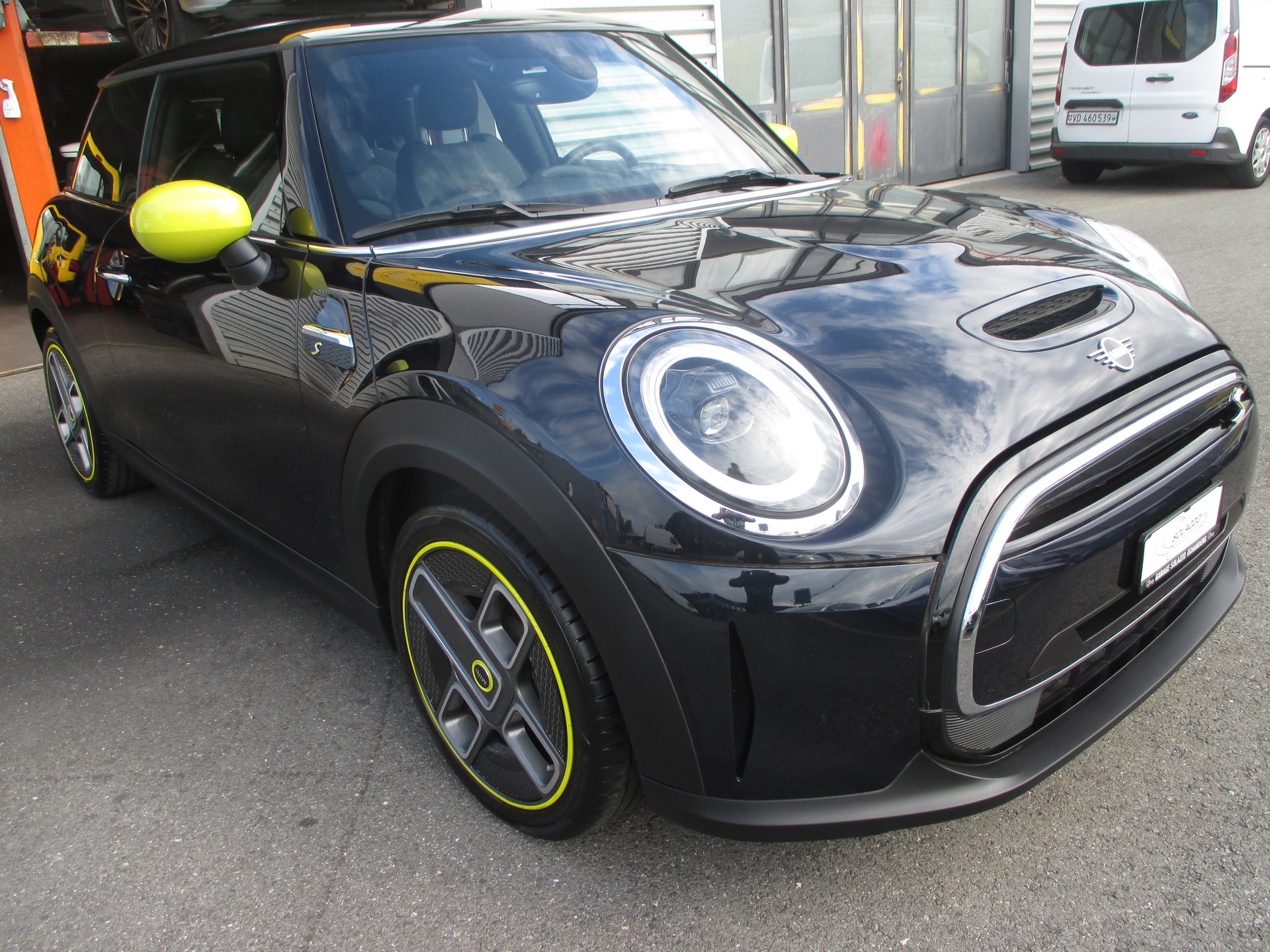 MINI Cooper SE-image-1