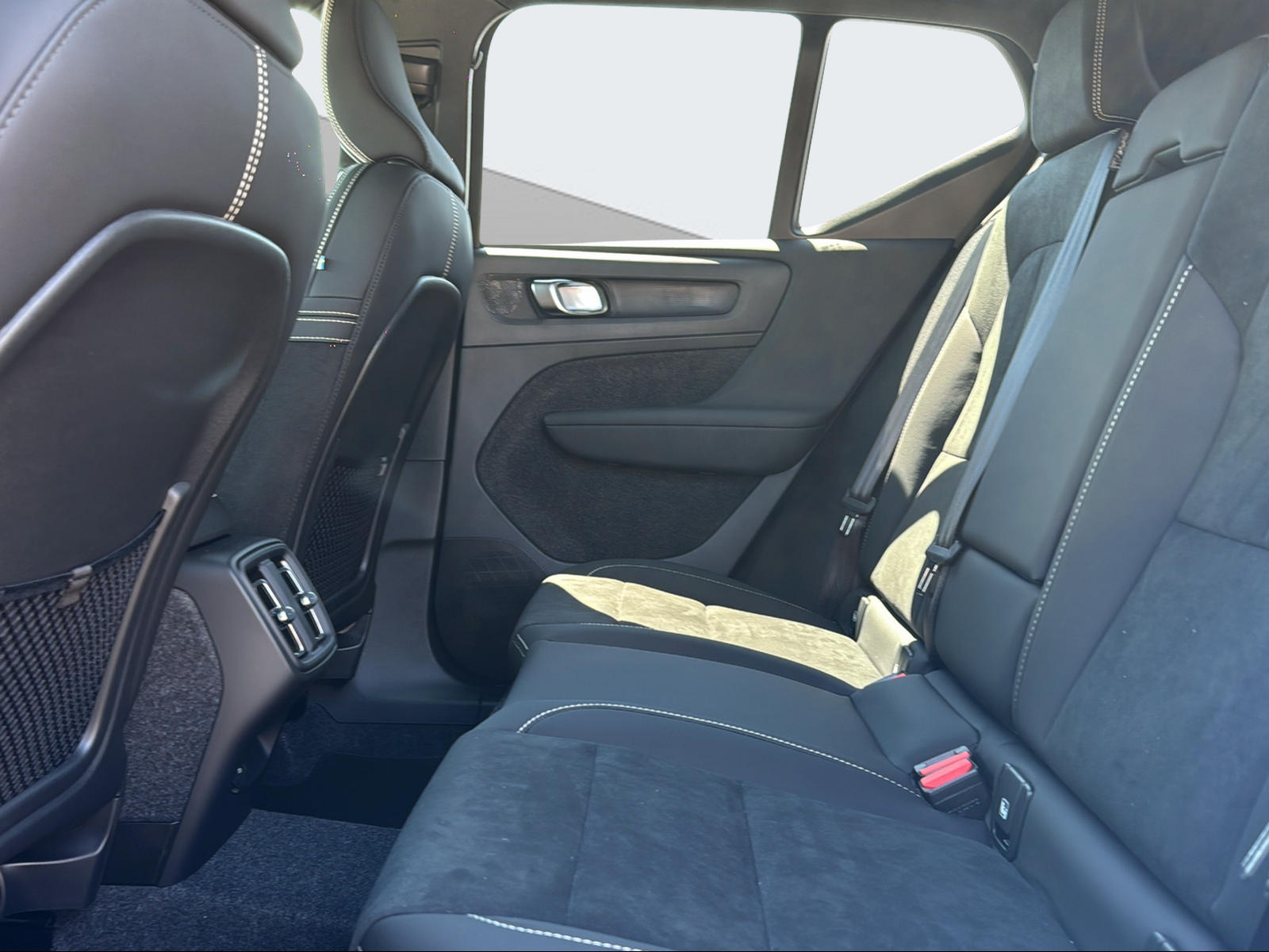 VOLVO XC40 2.0 B3 MH XCITE-image-13