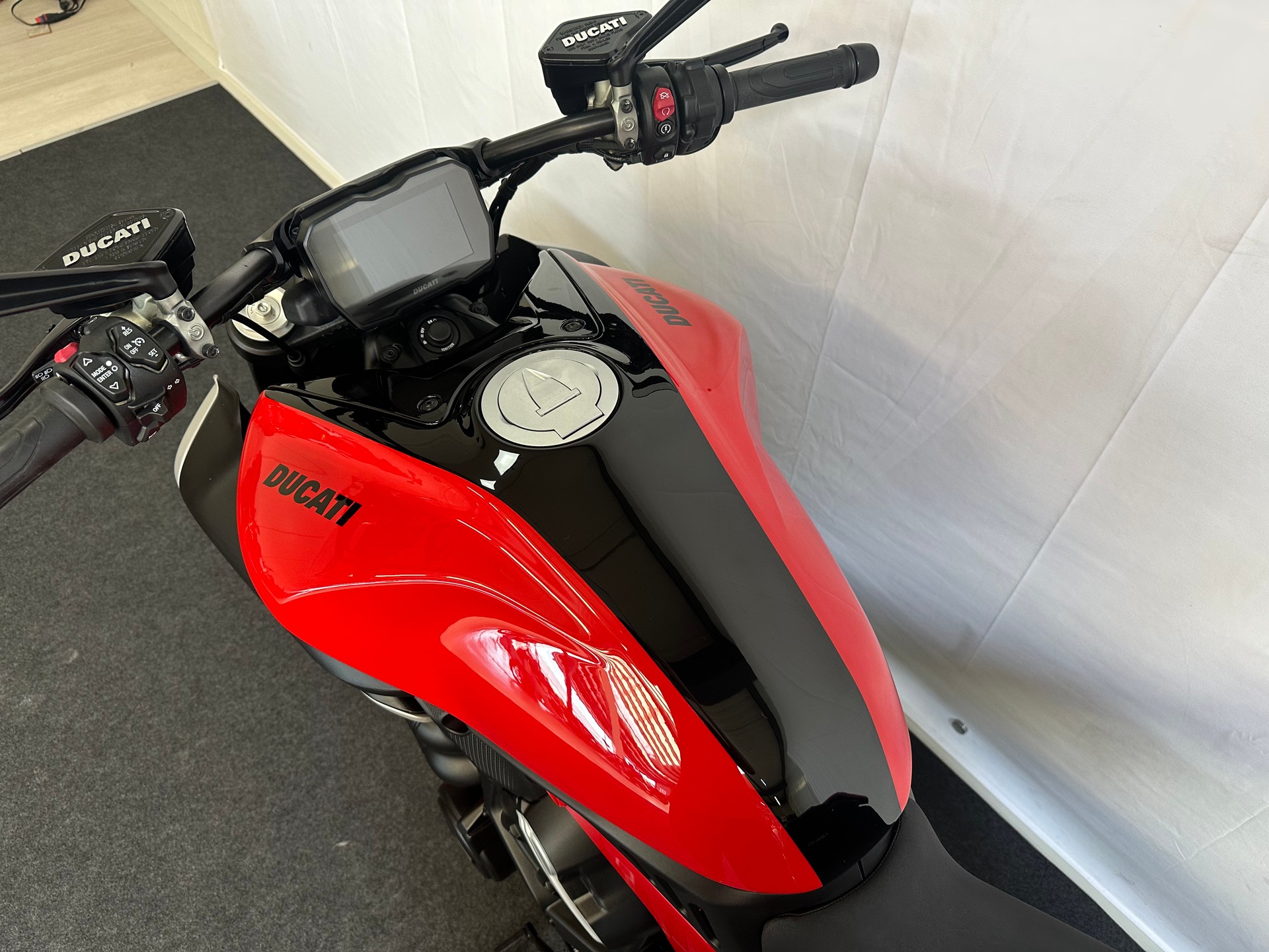 DUCATI Diavel V4-image-4
