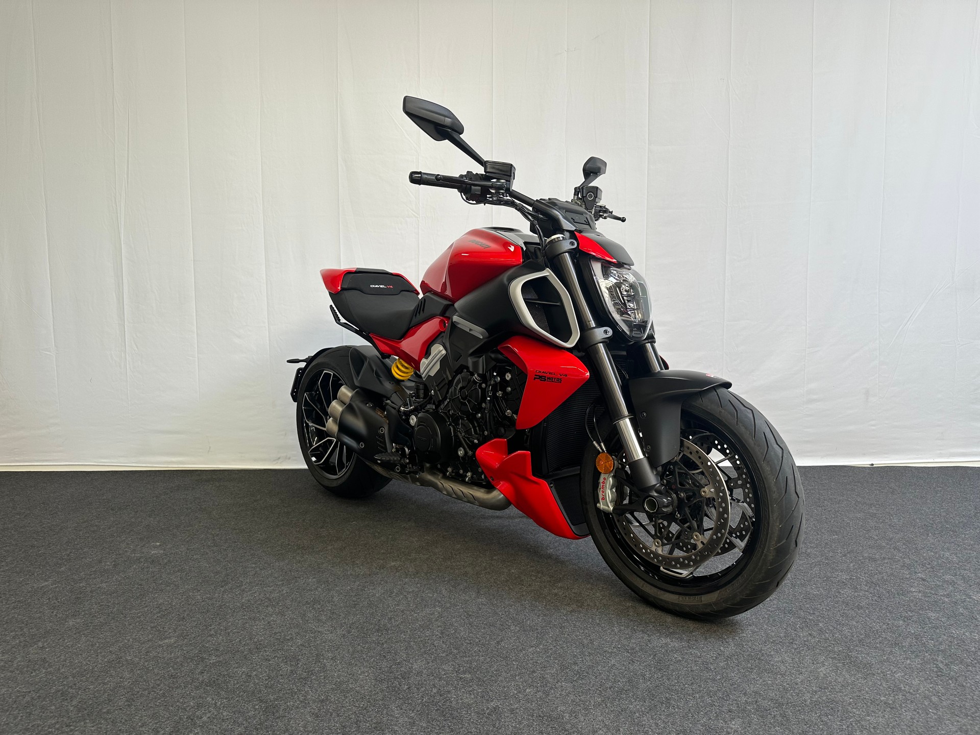 DUCATI Diavel V4-image-1