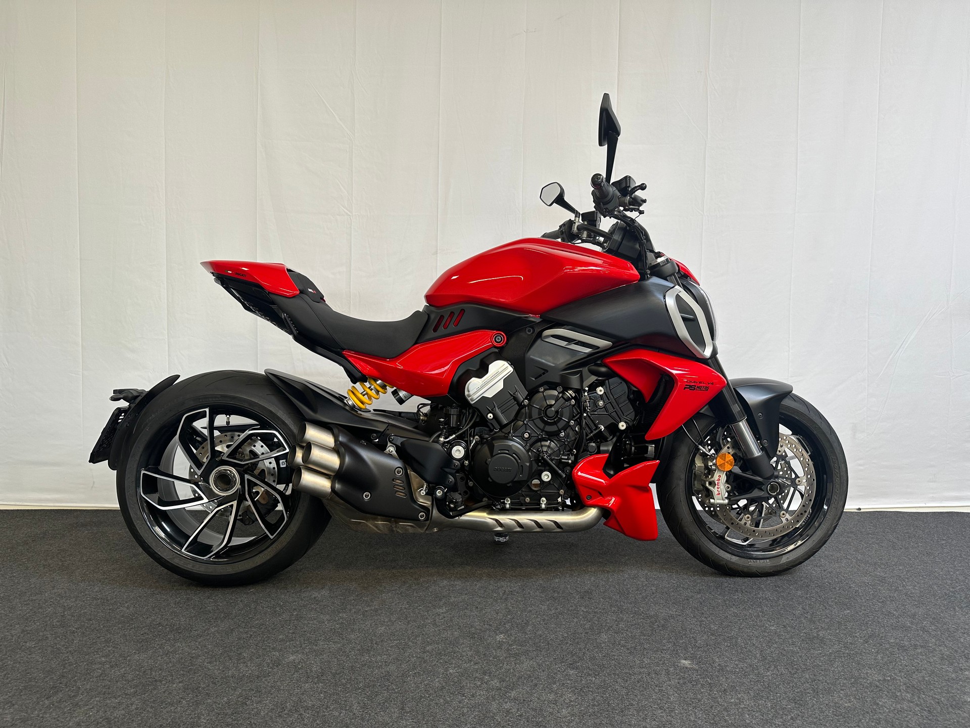 DUCATI Diavel V4