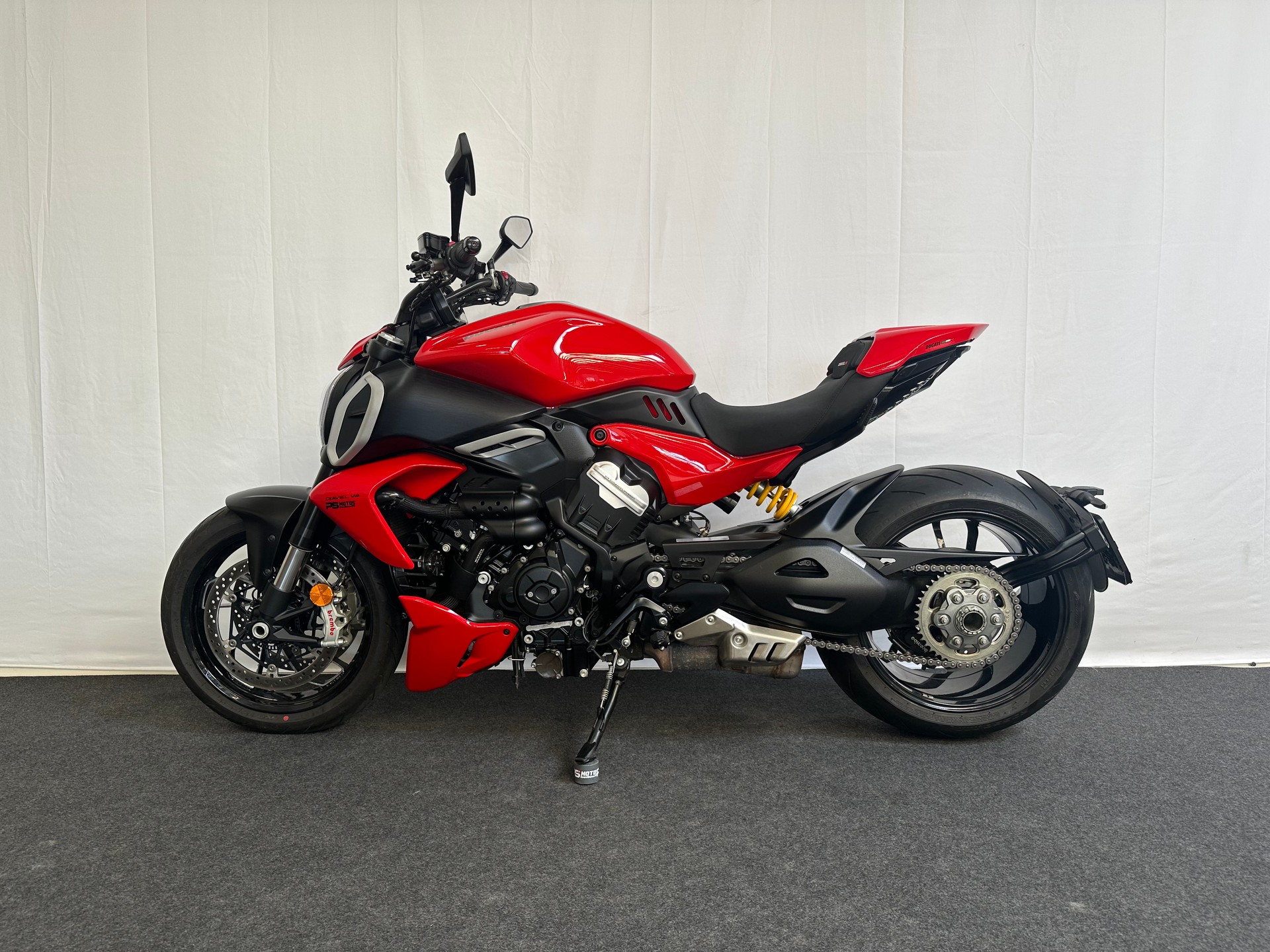 DUCATI Diavel V4-image-3