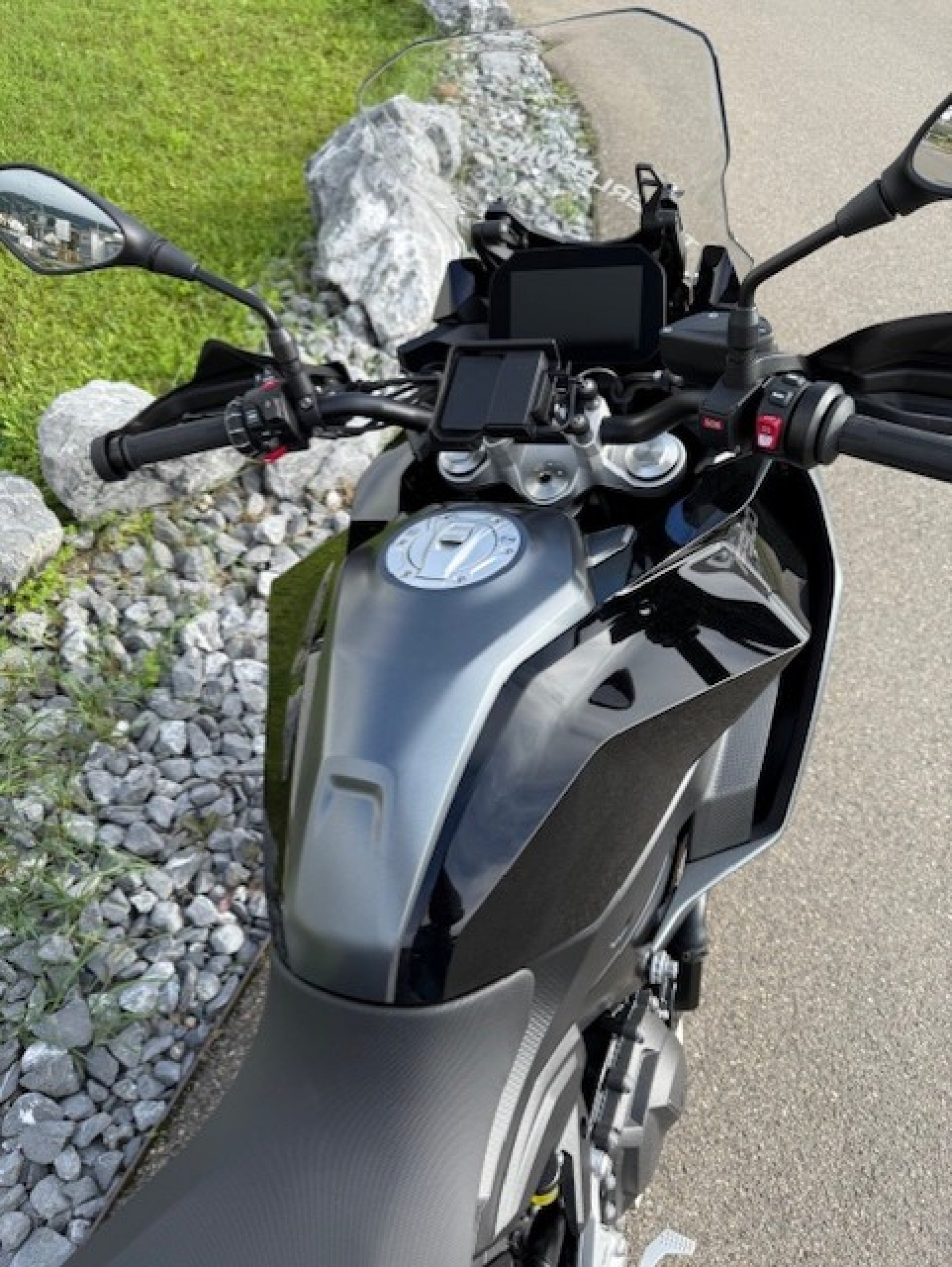 BMW F 900 XR A2 Triple Black-image-4
