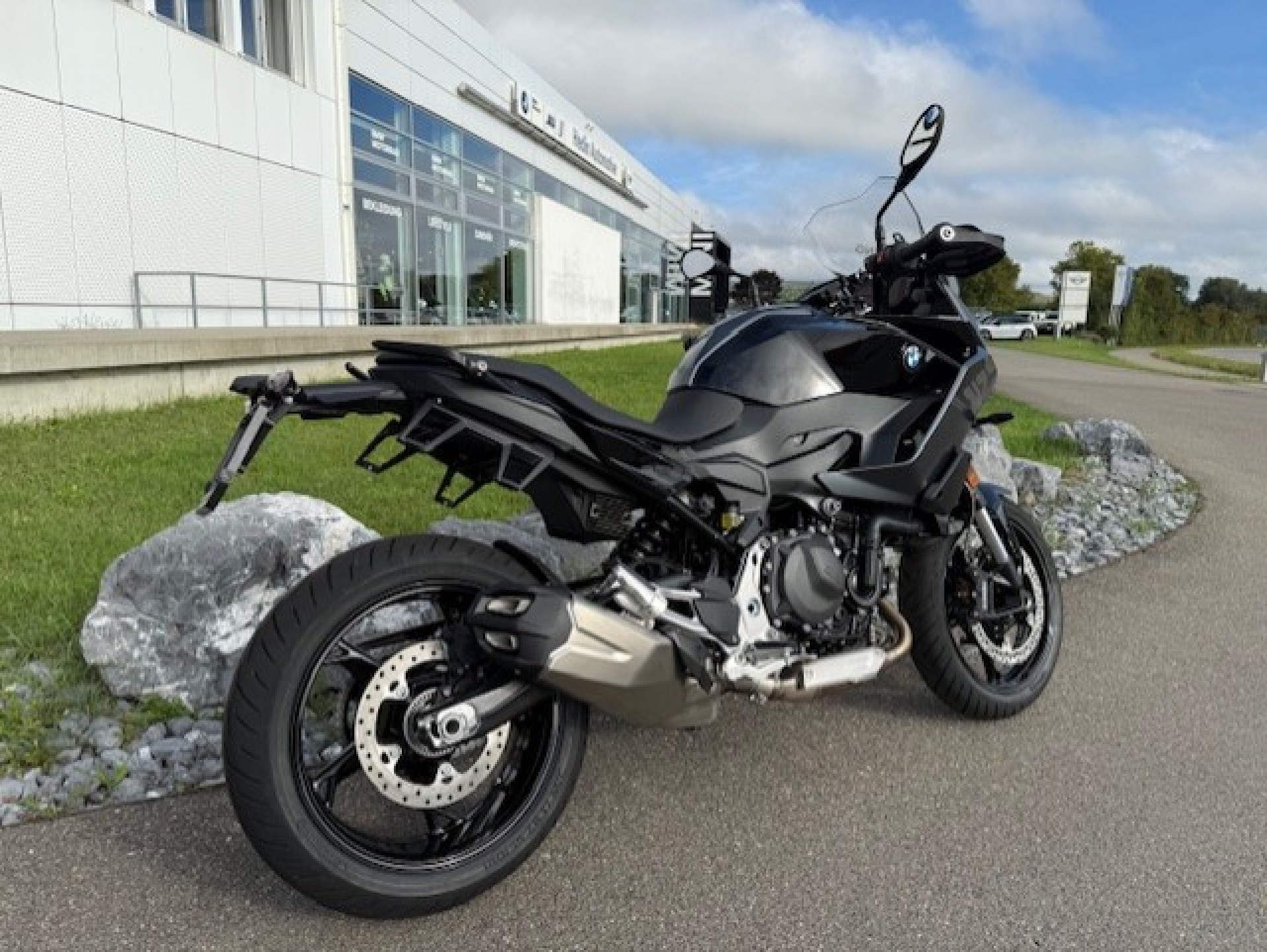 BMW F 900 XR A2 Triple Black-image-2