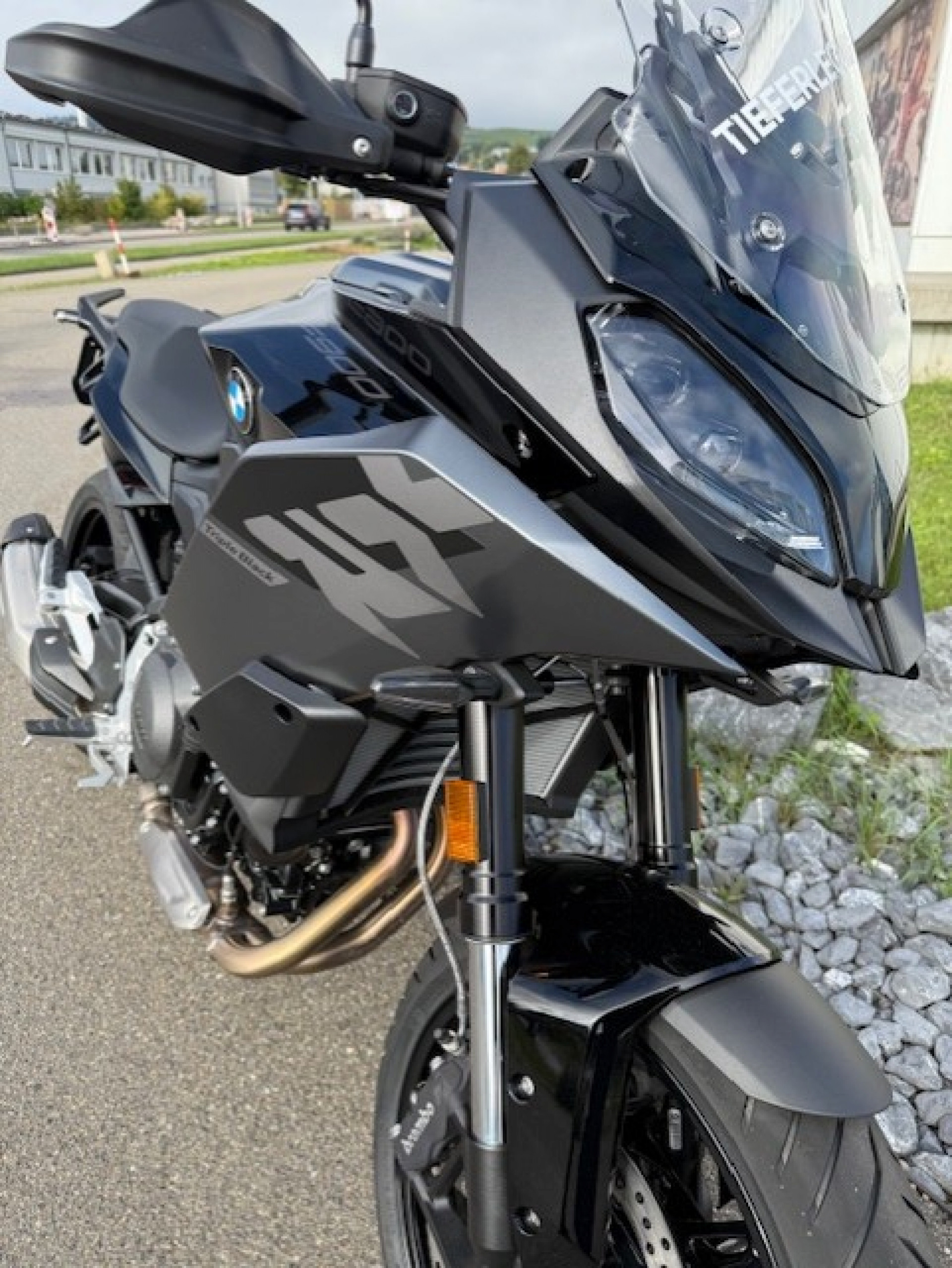 BMW F 900 XR A2 Triple Black-image-3