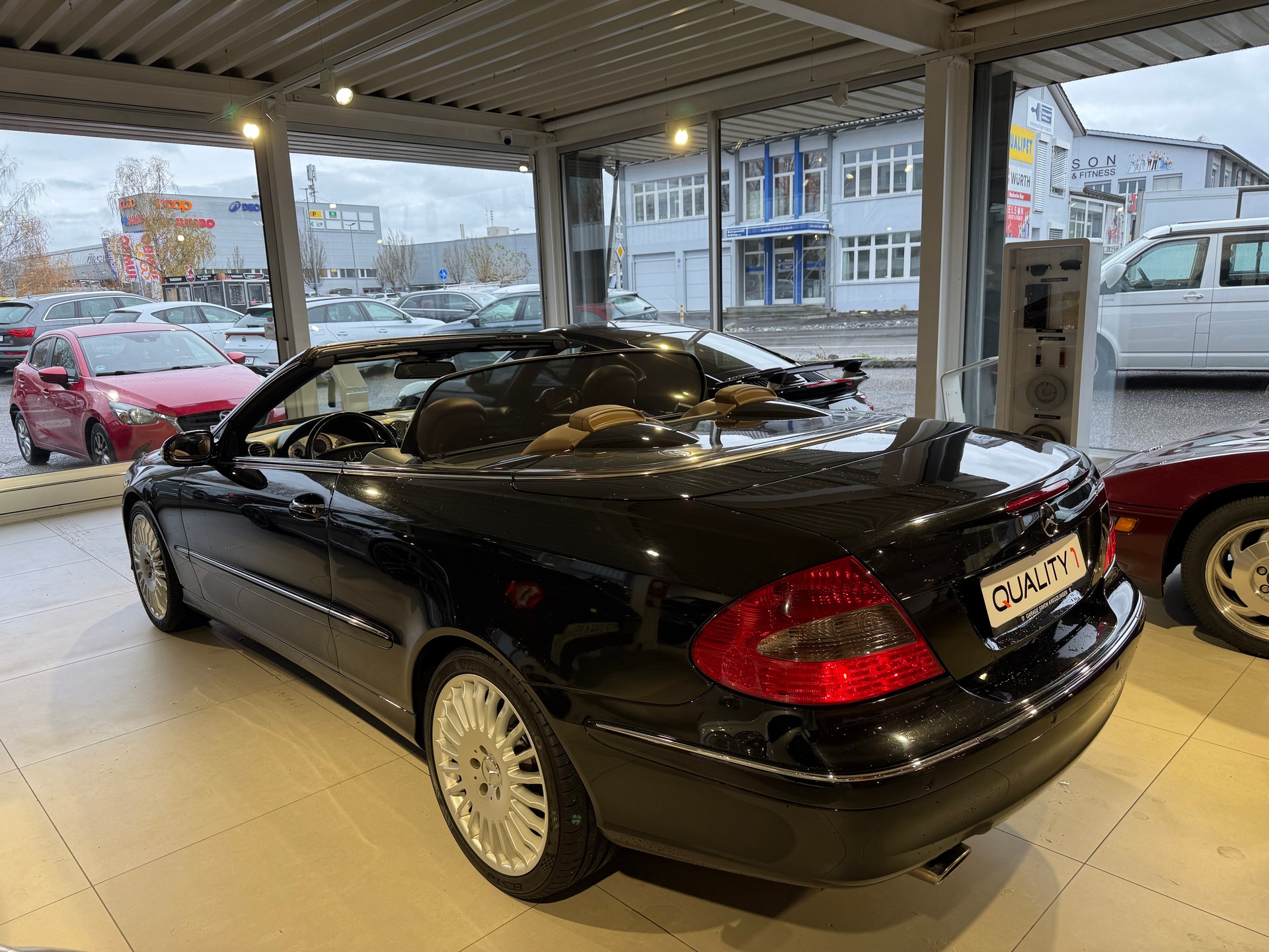 MERCEDES-BENZ CLK 280 Avantgarde *** SITZHEIZUNG / WINDSCHOTT / SPORTSITZE / PDC VORNE & HINTEN / LEDER / WINDSCHOTT ***-showroom-element-2