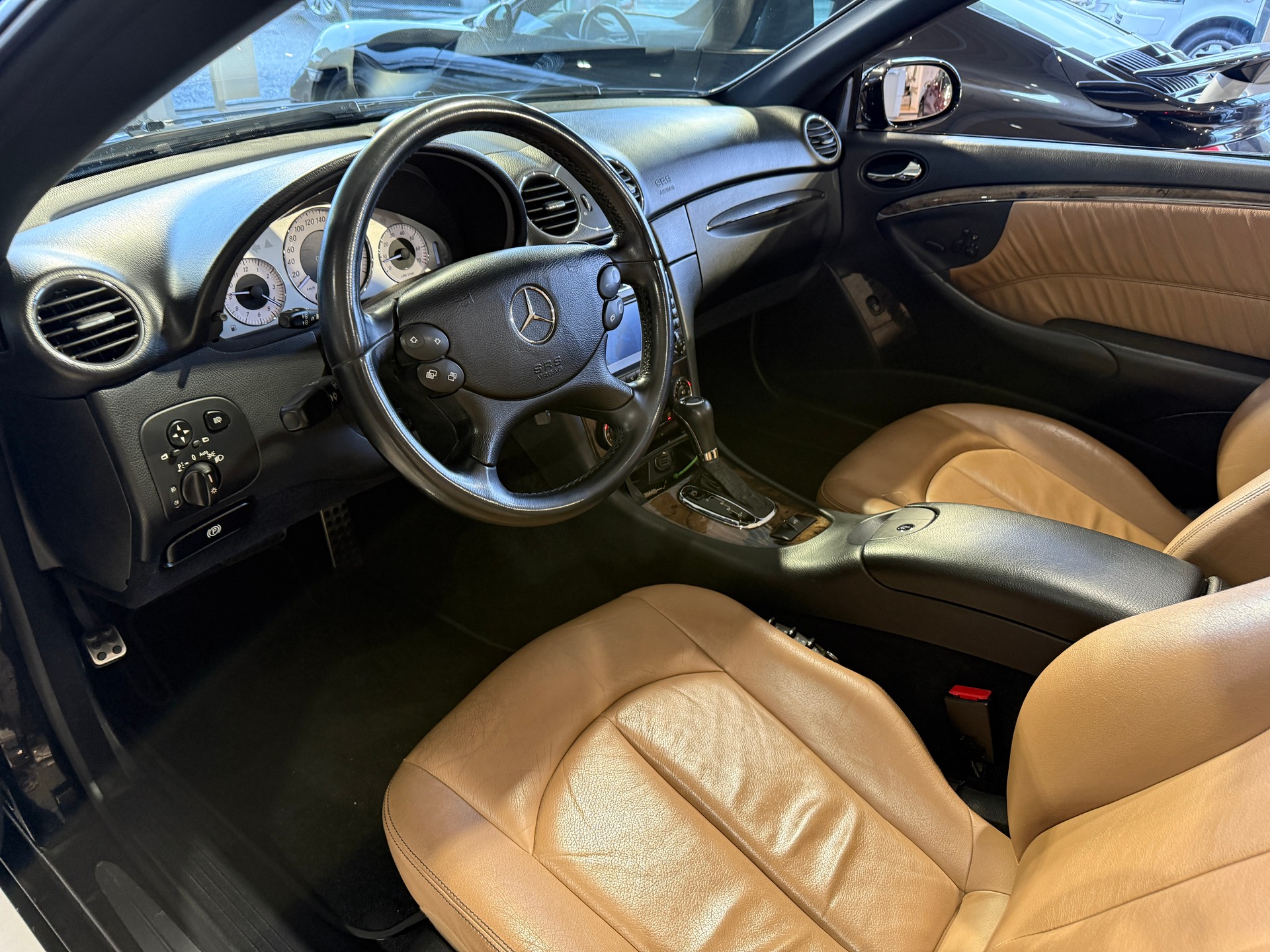 MERCEDES-BENZ CLK 280 Avantgarde *** SITZHEIZUNG / WINDSCHOTT / SPORTSITZE / PDC VORNE & HINTEN / LEDER / WINDSCHOTT ***-image-14