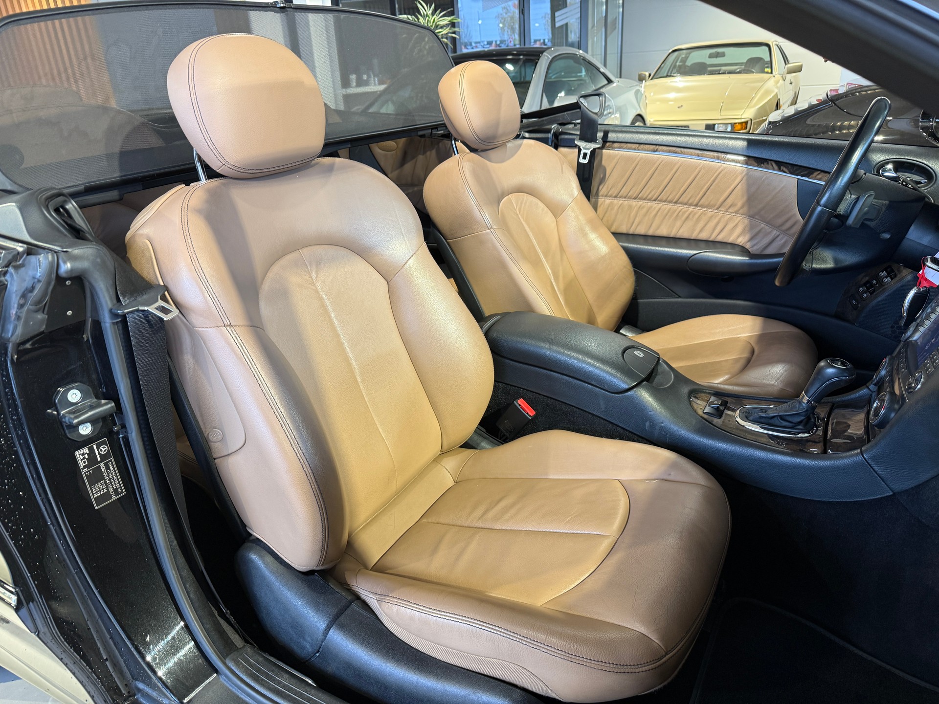 MERCEDES-BENZ CLK 280 Avantgarde *** SITZHEIZUNG / WINDSCHOTT / SPORTSITZE / PDC VORNE & HINTEN / LEDER / WINDSCHOTT ***-image-9