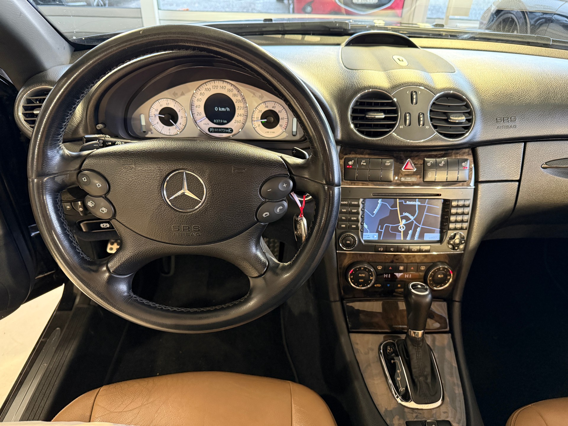 MERCEDES-BENZ CLK 280 Avantgarde *** SITZHEIZUNG / WINDSCHOTT / SPORTSITZE / PDC VORNE & HINTEN / LEDER / WINDSCHOTT ***-image-7