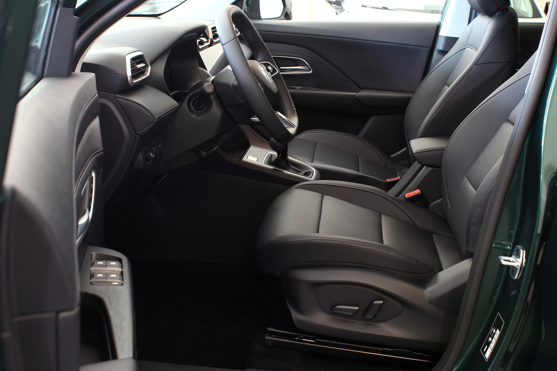 MG ZS 1.5 Hybrid+ Luxury-image-9