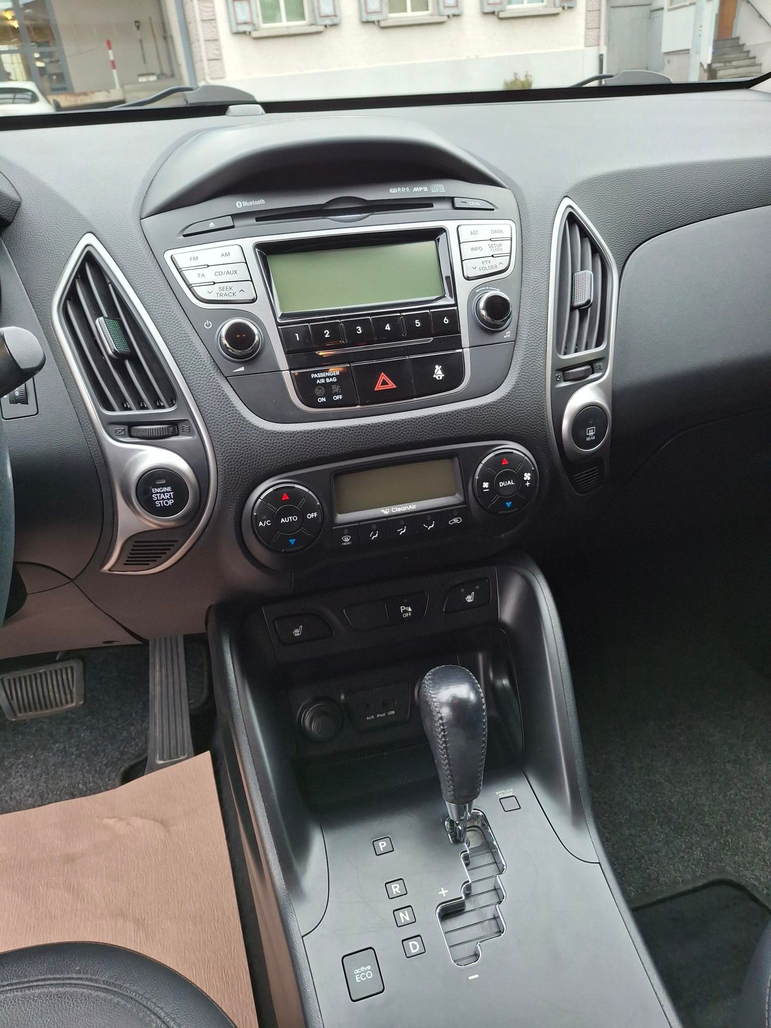 HYUNDAI iX 35 2.0 CRDi Premium 4WD Automatic-image-7