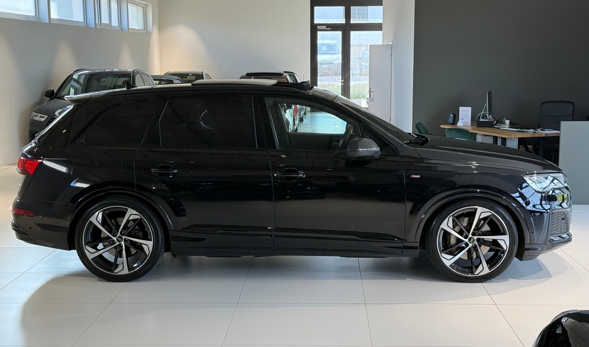 AUDI Q7 50 TDI quattro S Line tiptronic ***7-PLATZ***PANORAMADACH***LENKRADHEIZUNG***LUFTFEDERUNG***ALL-BLACK***-image-46
