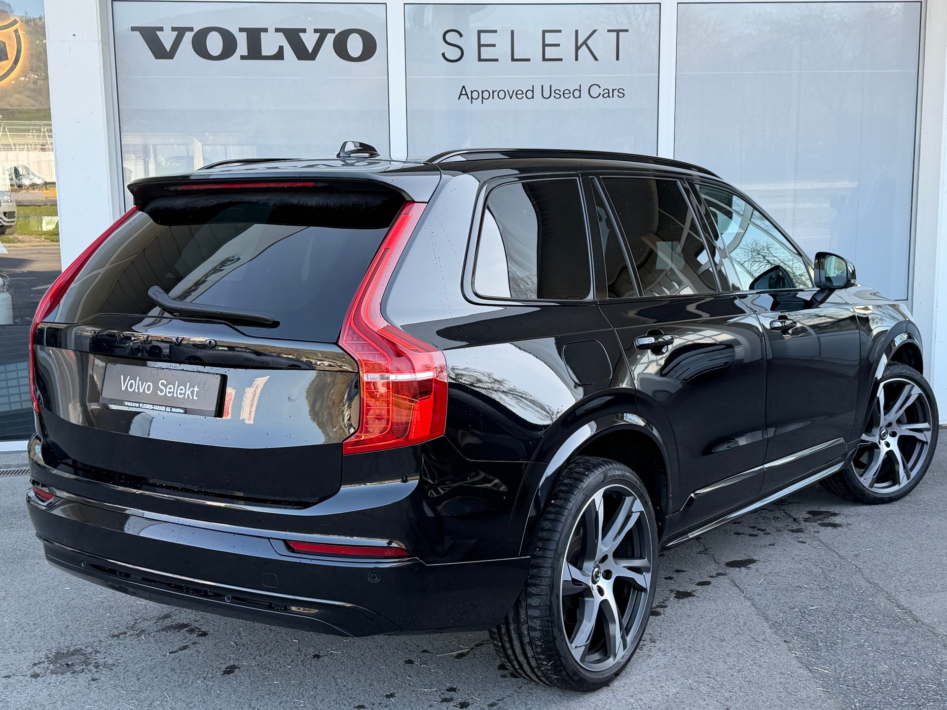 VOLVO XC90 B5 Diesel Mild Hybrid AWD R-Design Geartronic-showroom-element-1