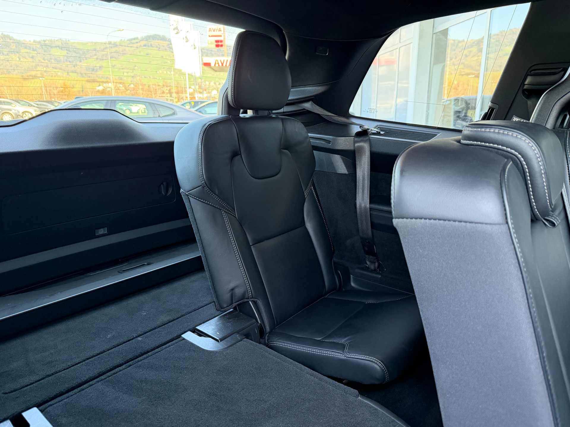 VOLVO XC90 B5 Diesel Mild Hybrid AWD R-Design Geartronic-image-7