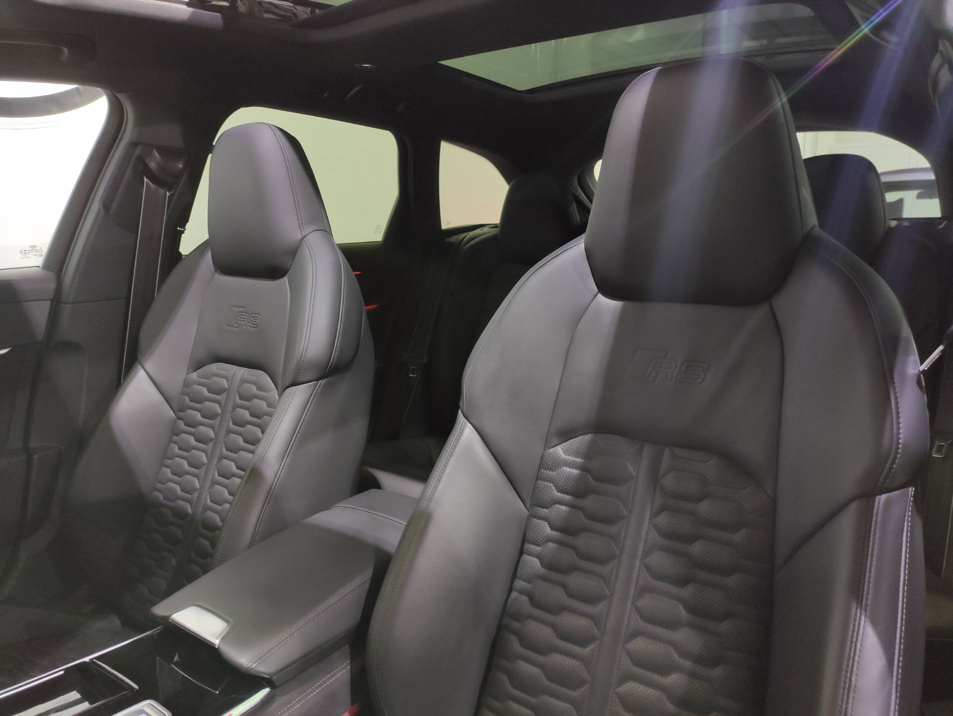 AUDI RS6 Avant 4.0 V8 TFSI quattro T-Tronic-image-4