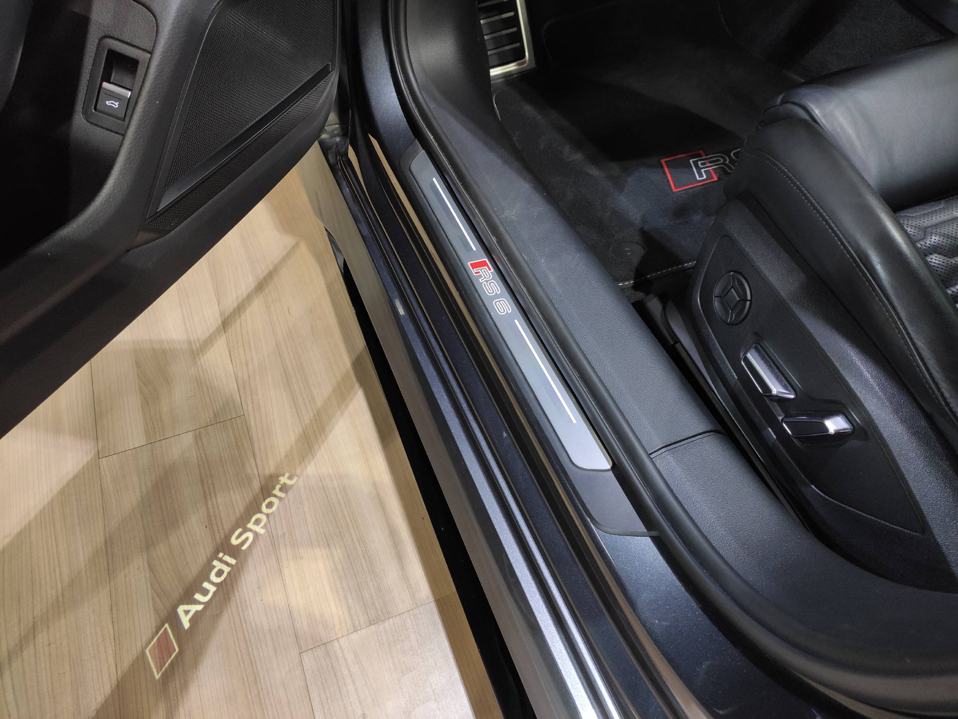 AUDI RS6 Avant 4.0 V8 TFSI quattro T-Tronic-showroom-element-3