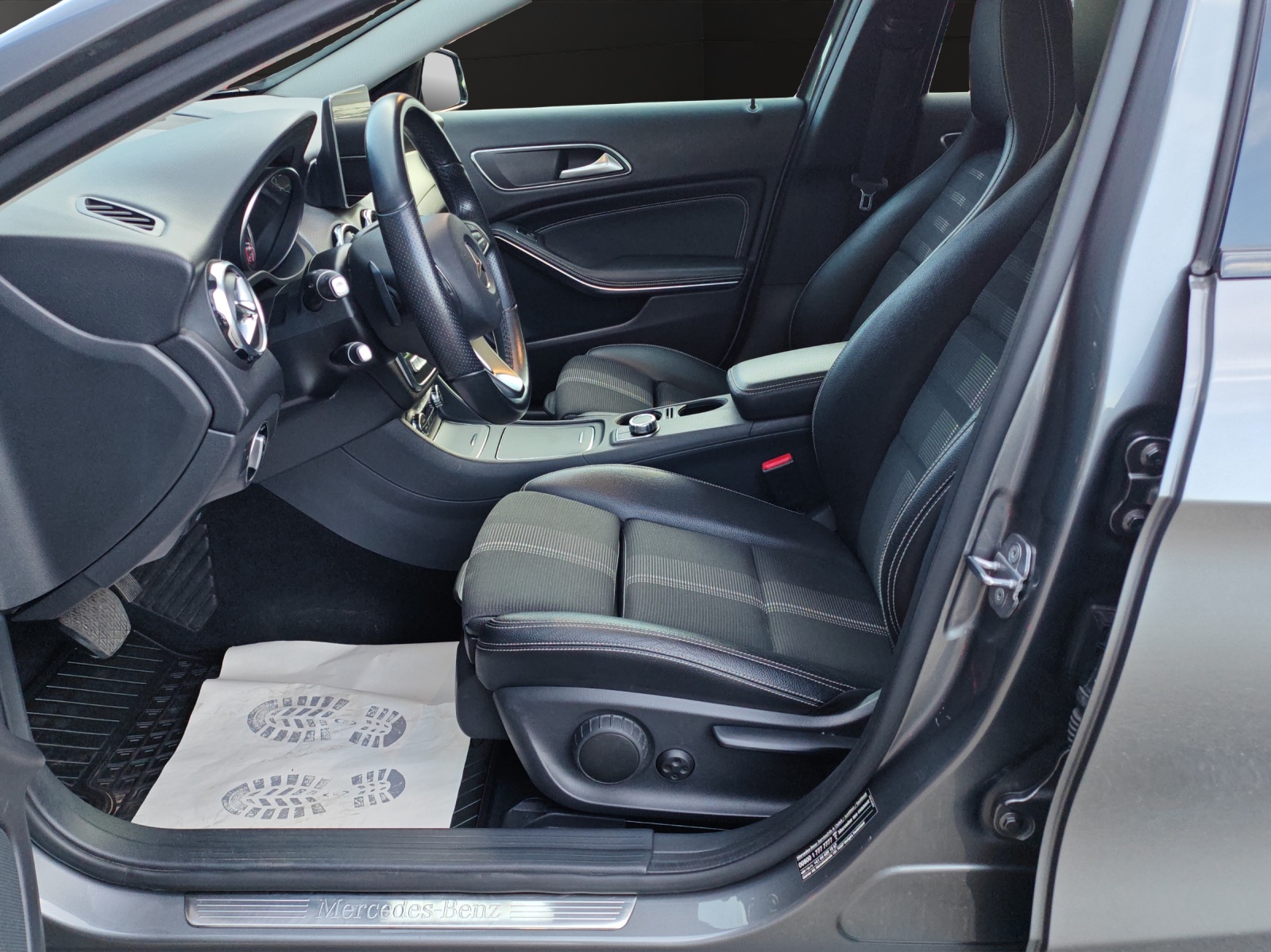 MERCEDES-BENZ GLA 250 Urban 4Matic 7G-DCT [Expertise du jour + Garantie 12 mois + Service & Immat. Offerts]-image-8
