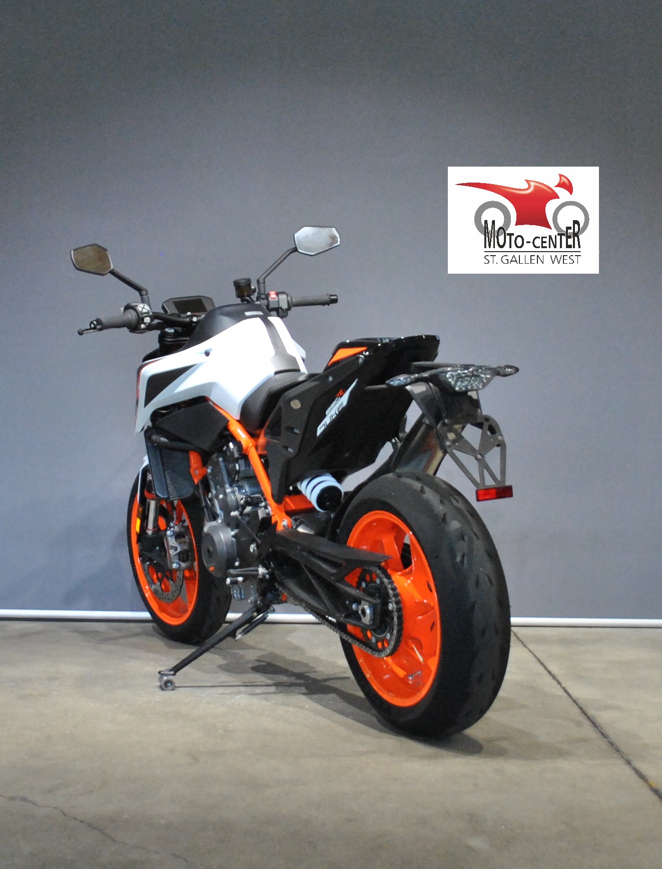 KTM 890 Duke R-image-3