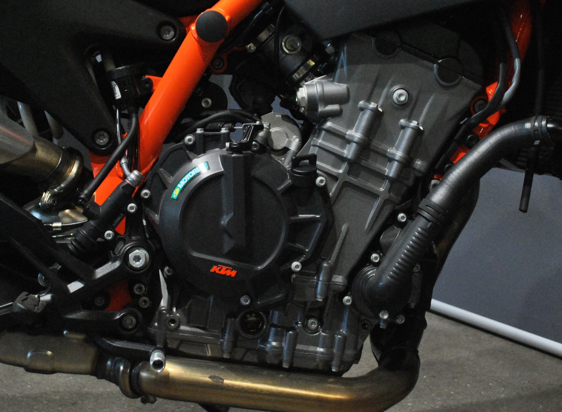 KTM 890 Duke R-image-8