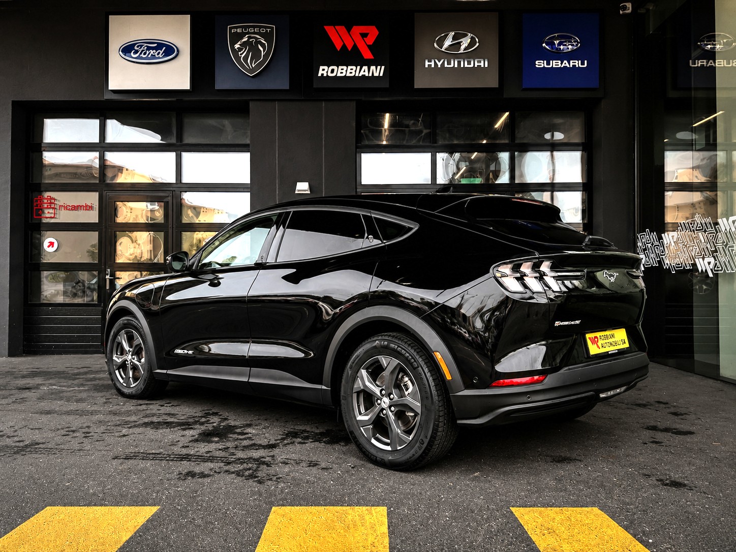 FORD Mustang MACH-E RWD 91 kWh-showroom-element-2