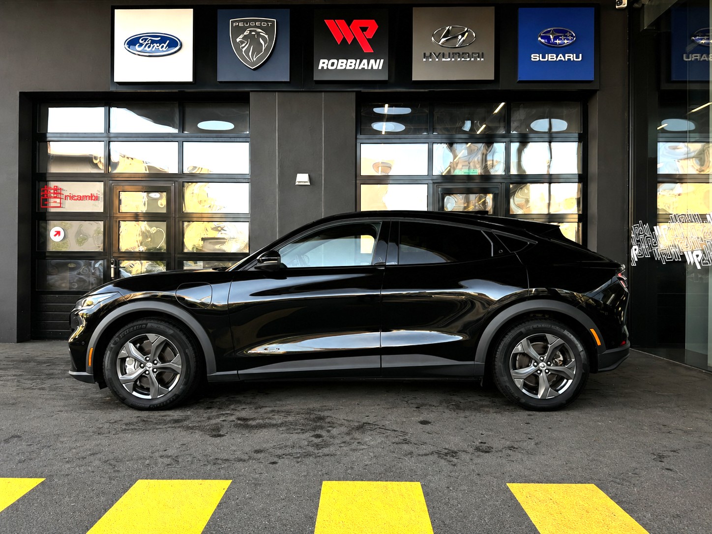 FORD Mustang MACH-E RWD 91 kWh-showroom-element-1