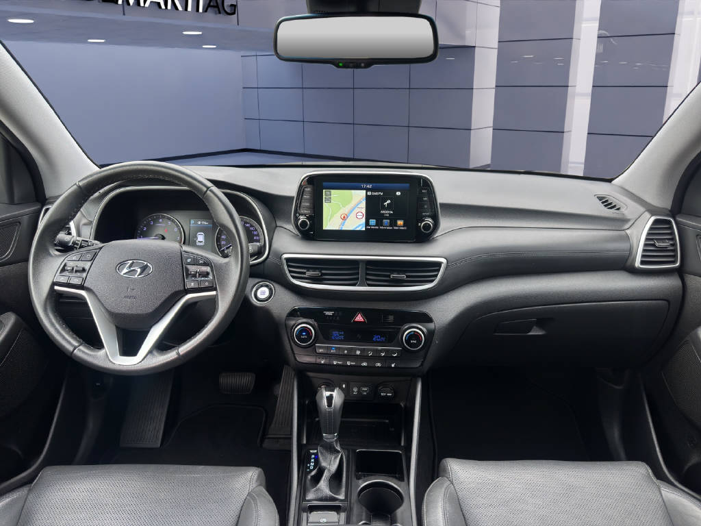 HYUNDAI TUCSON 1.6 T-GDi Amplia 4WD-image-11