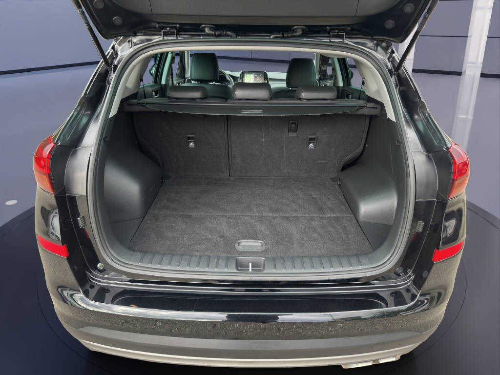 HYUNDAI TUCSON 1.6 T-GDi Amplia 4WD-image-12