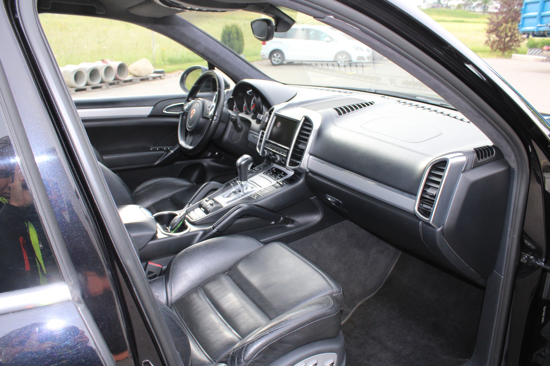 PORSCHE Cayenne Turbo-image-13