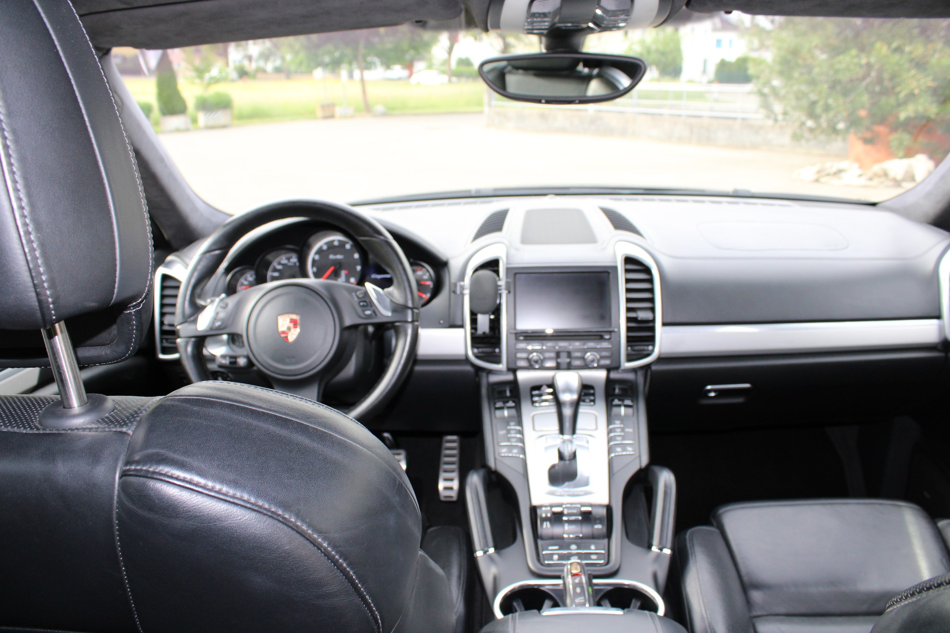 PORSCHE Cayenne Turbo-image-14