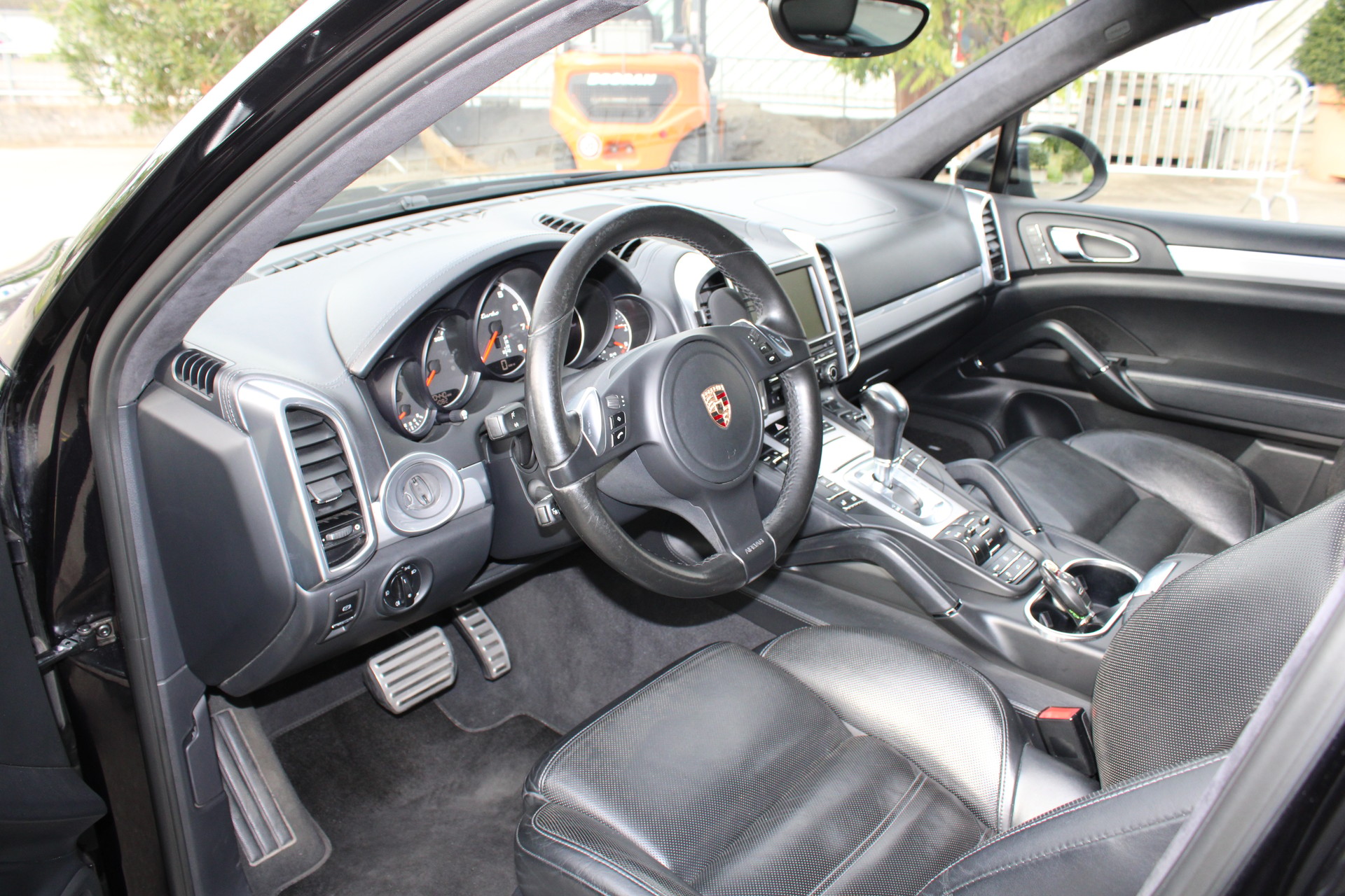 PORSCHE Cayenne Turbo-image-9
