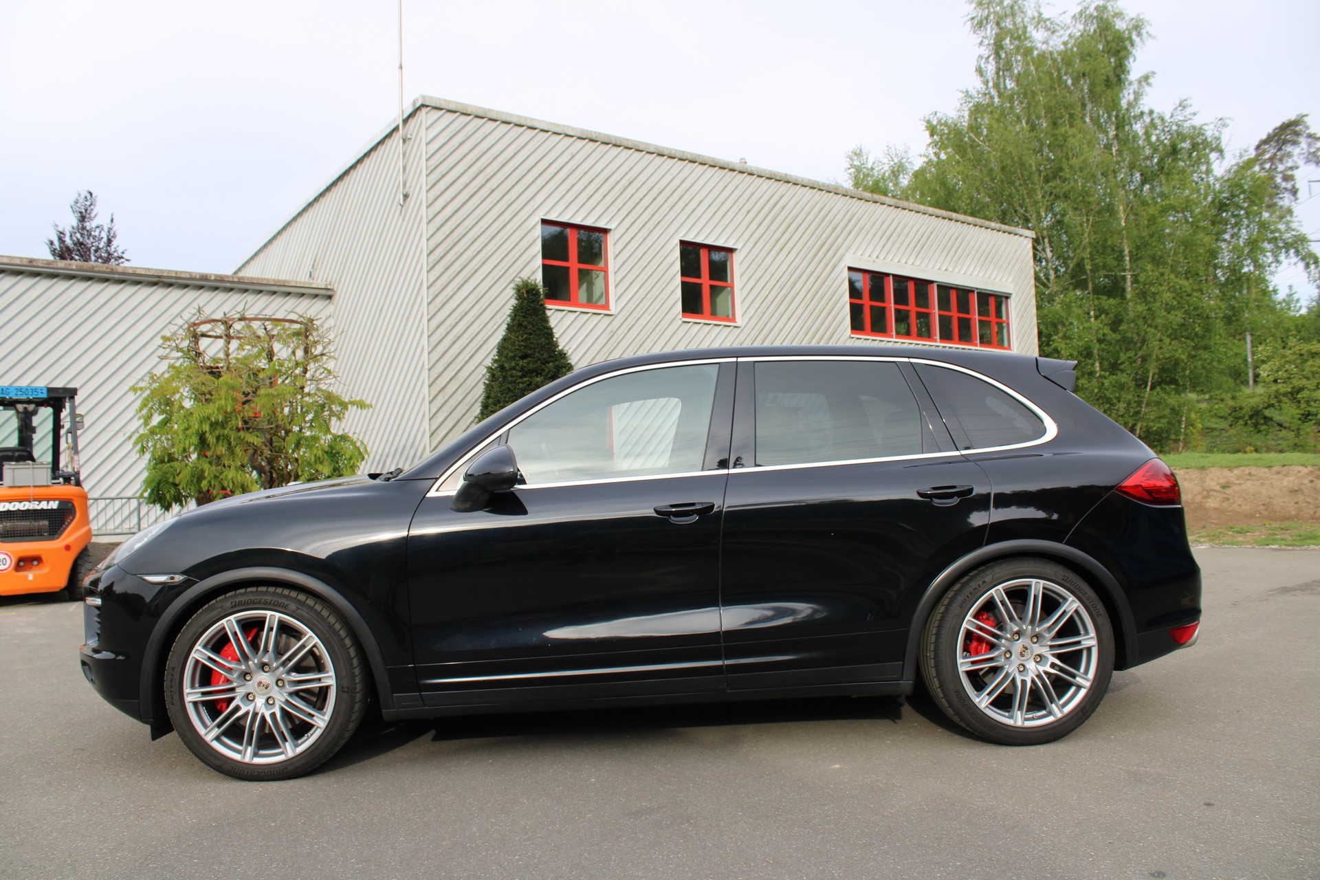 PORSCHE Cayenne Turbo-showroom-element-3