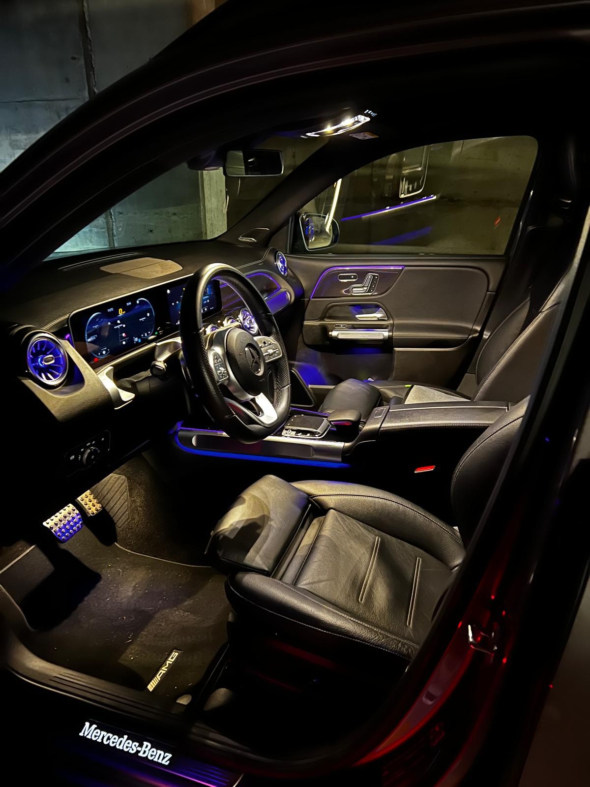 MERCEDES-BENZ GLB 200 AMG Line 7G-Tronic-image-4
