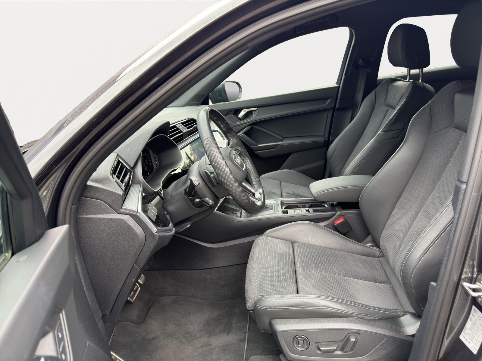 AUDI Q3 Sportback 35 TFSI S line Attraction S-tronic-image-4