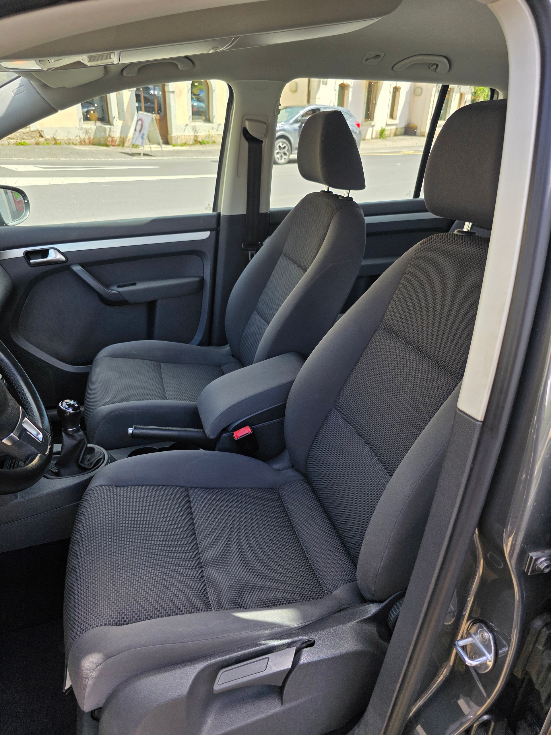 VW Touran 1.2 TSI Trendline-image-8
