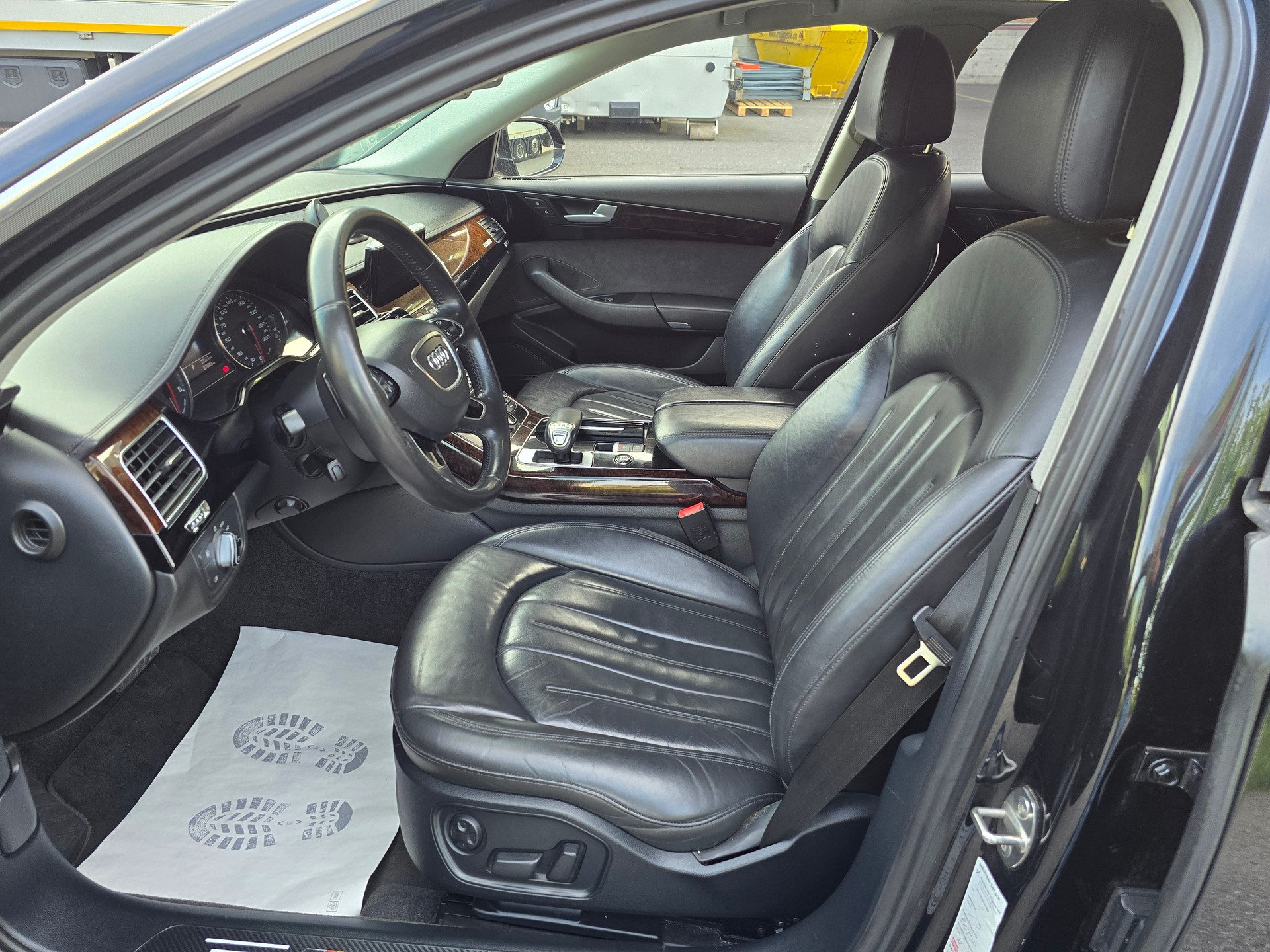 AUDI A8 3.0 TDI quattro tiptronic-image-9