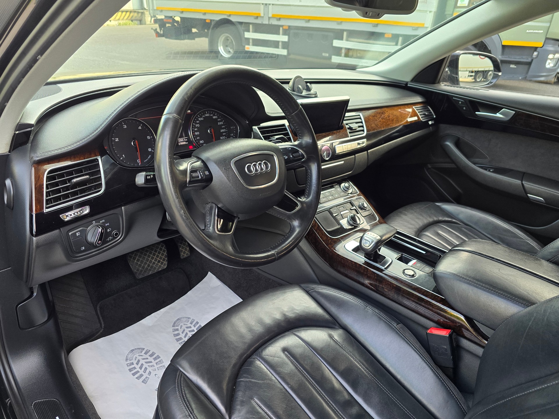 AUDI A8 3.0 TDI quattro tiptronic-image-10