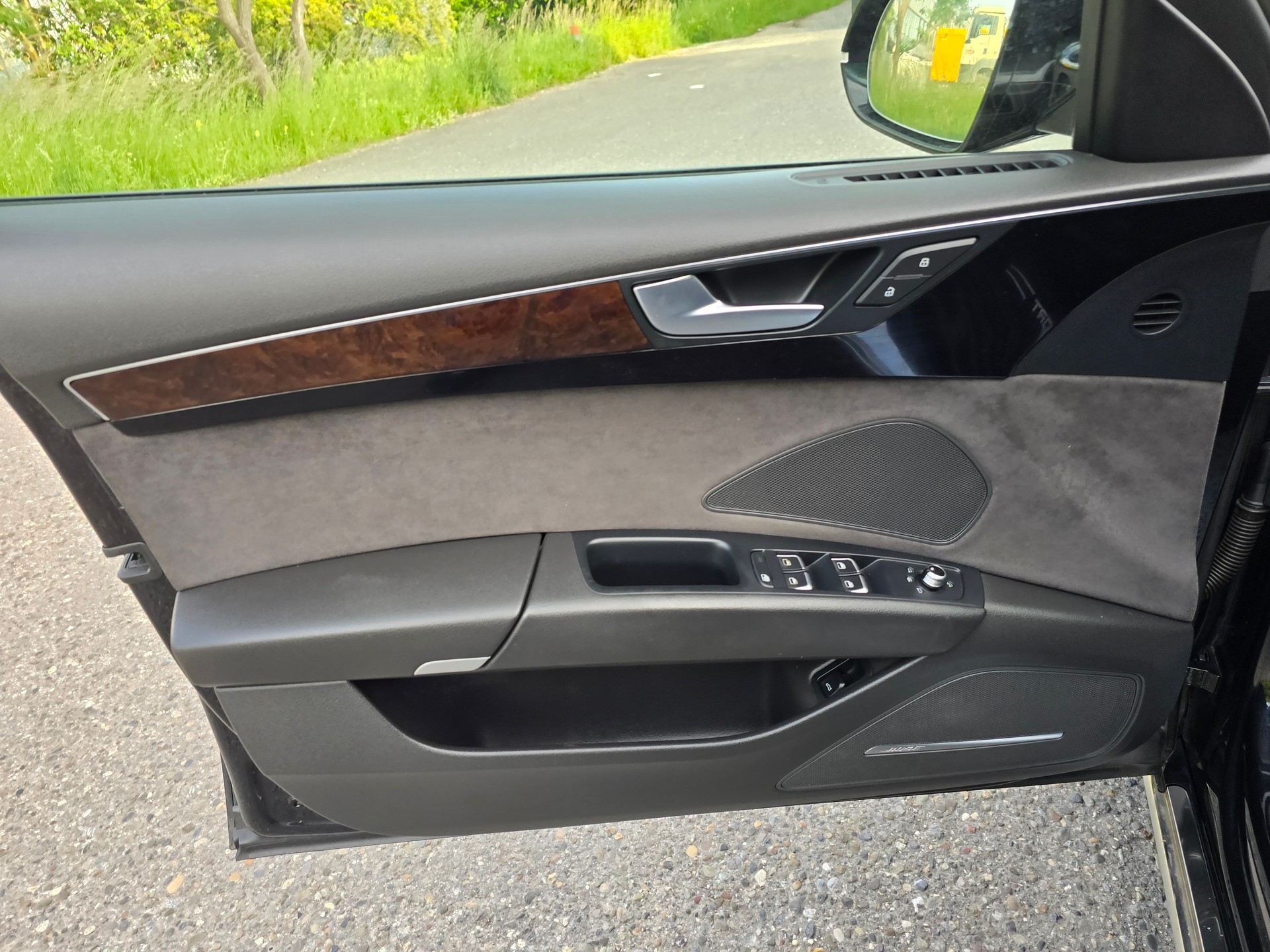 AUDI A8 3.0 TDI quattro tiptronic-image-11
