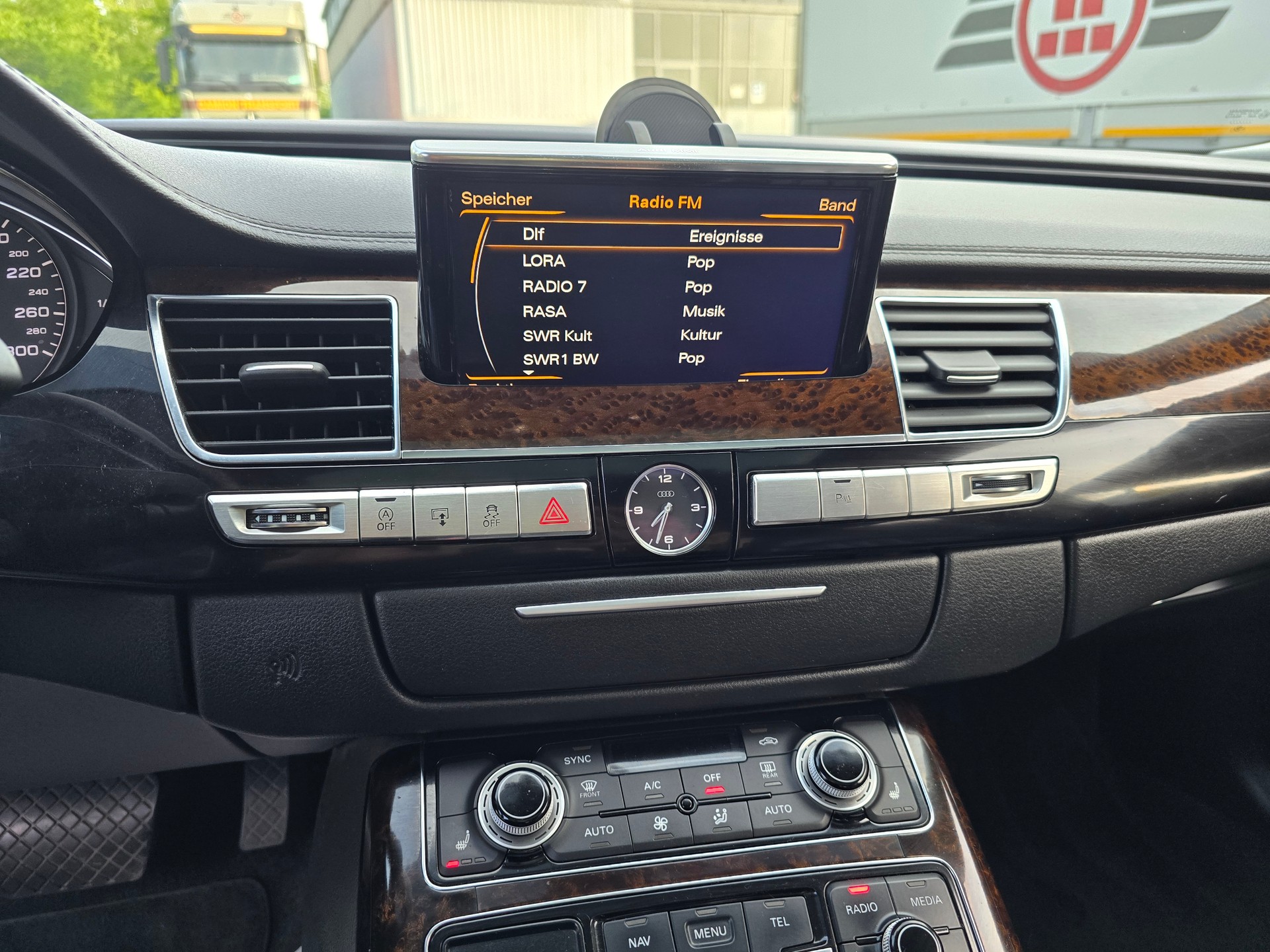 AUDI A8 3.0 TDI quattro tiptronic-image-20